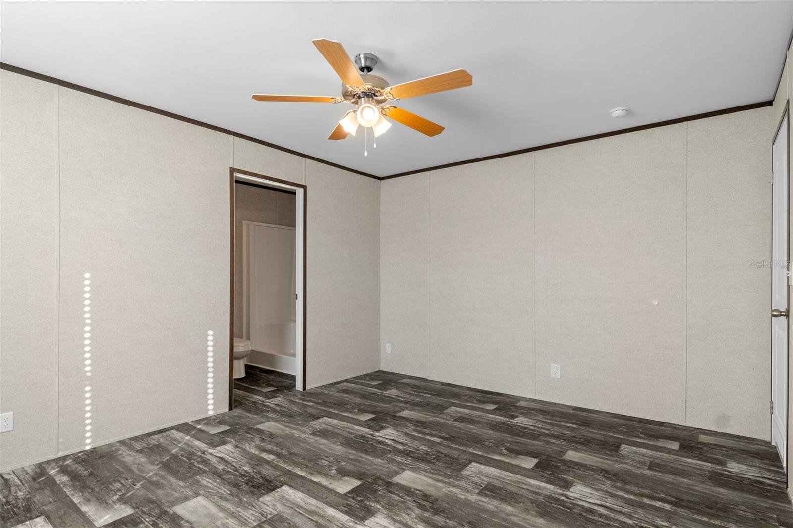 Image 18 of 36 For 5122 Miami Avenue