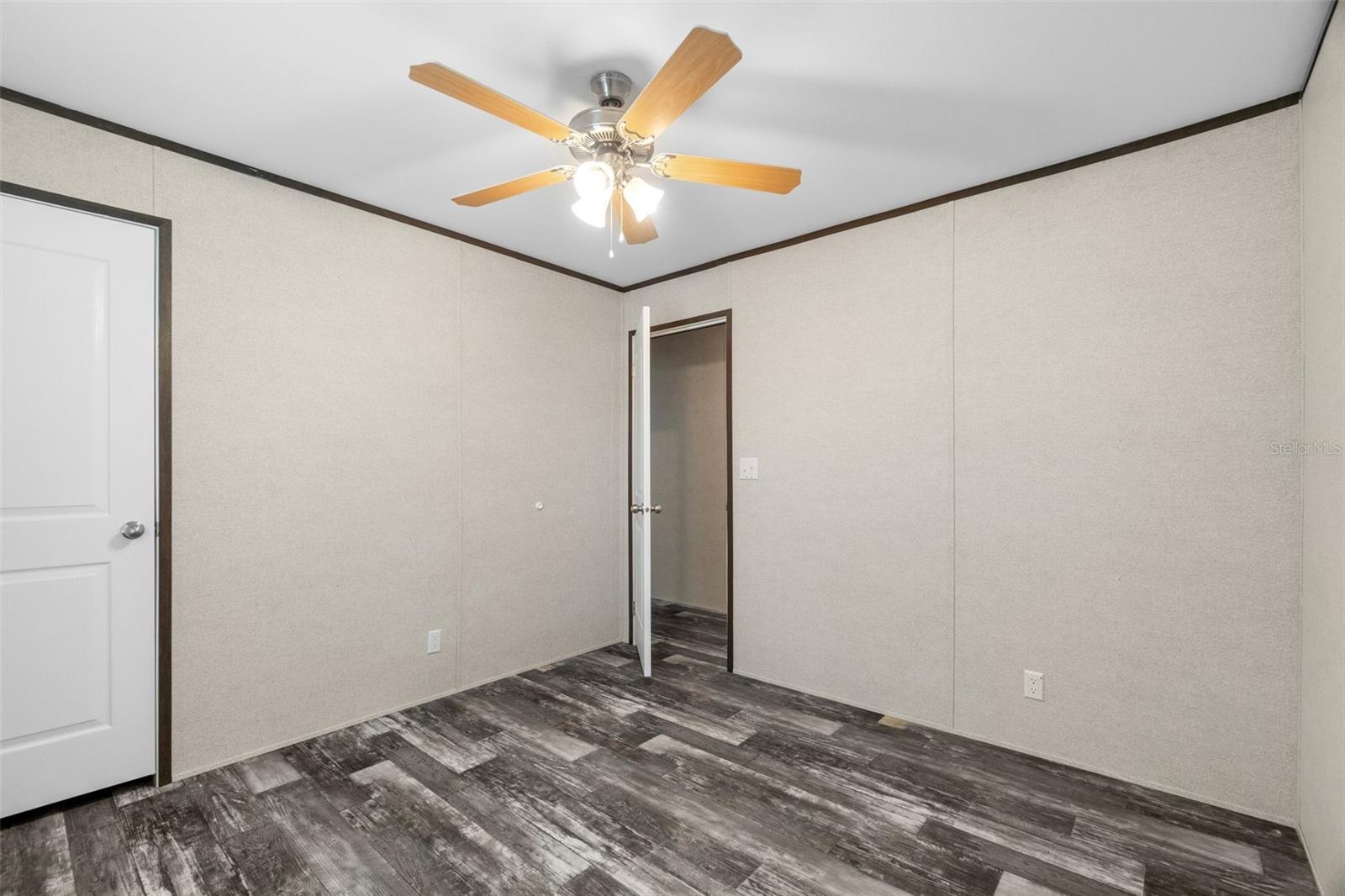 Image 24 of 36 For 5122 Miami Avenue