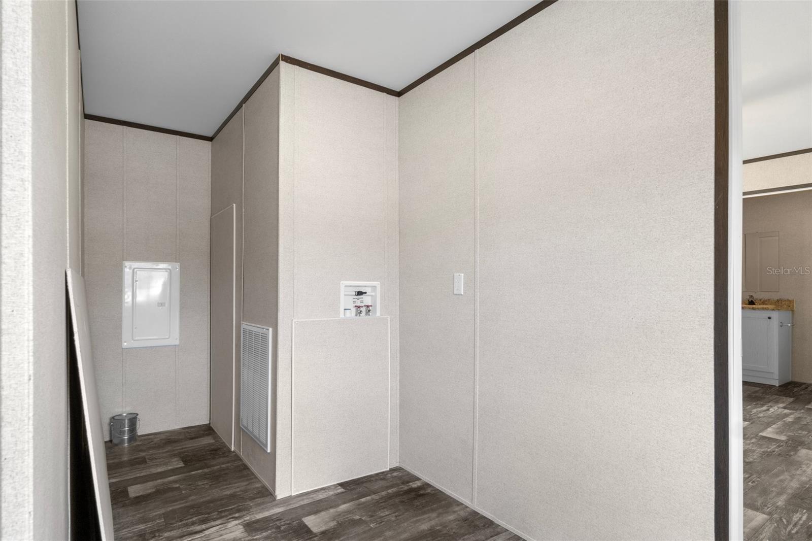 Image 29 of 36 For 5122 Miami Avenue