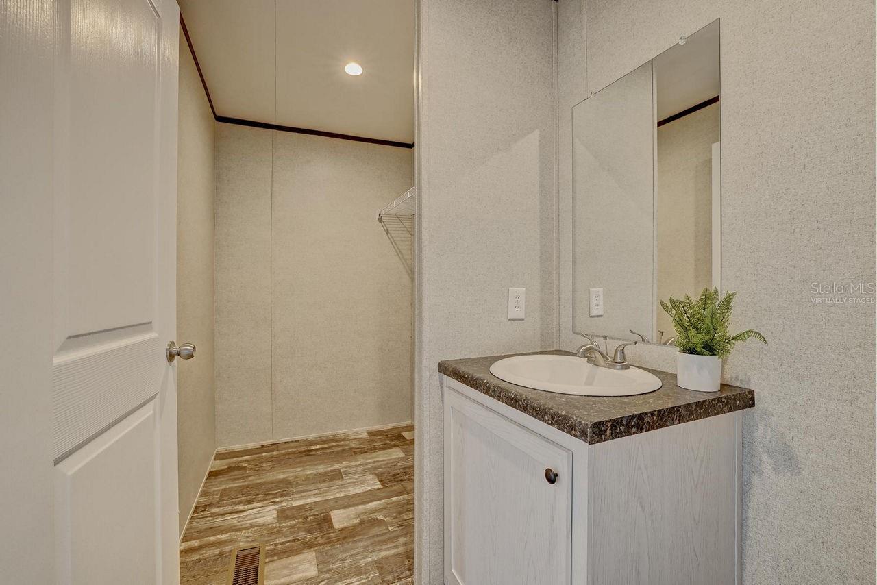 Image 5 of 36 For 5122 Miami Avenue