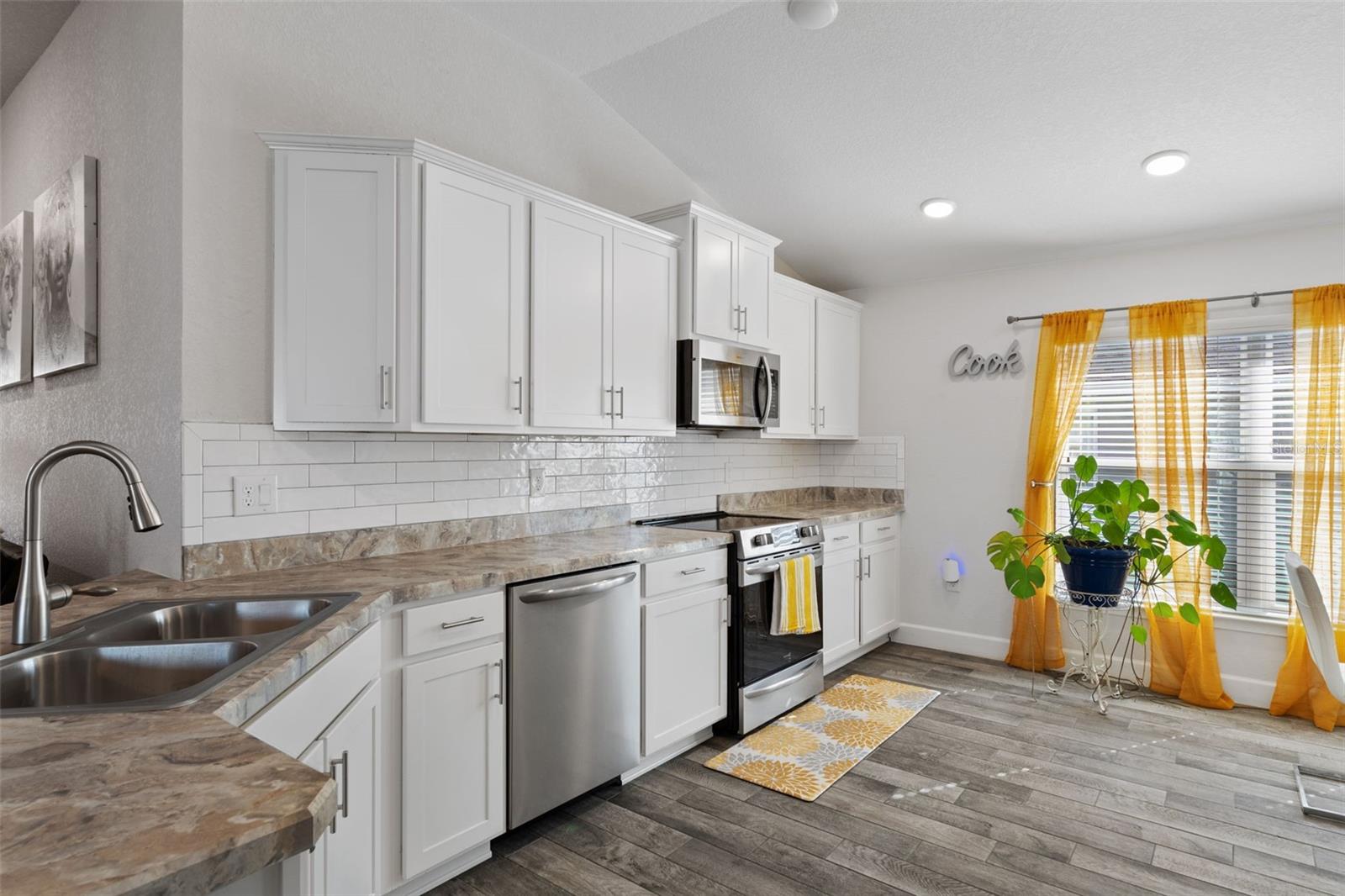 Image 14 of 30 For 1137 Brookfield Drive