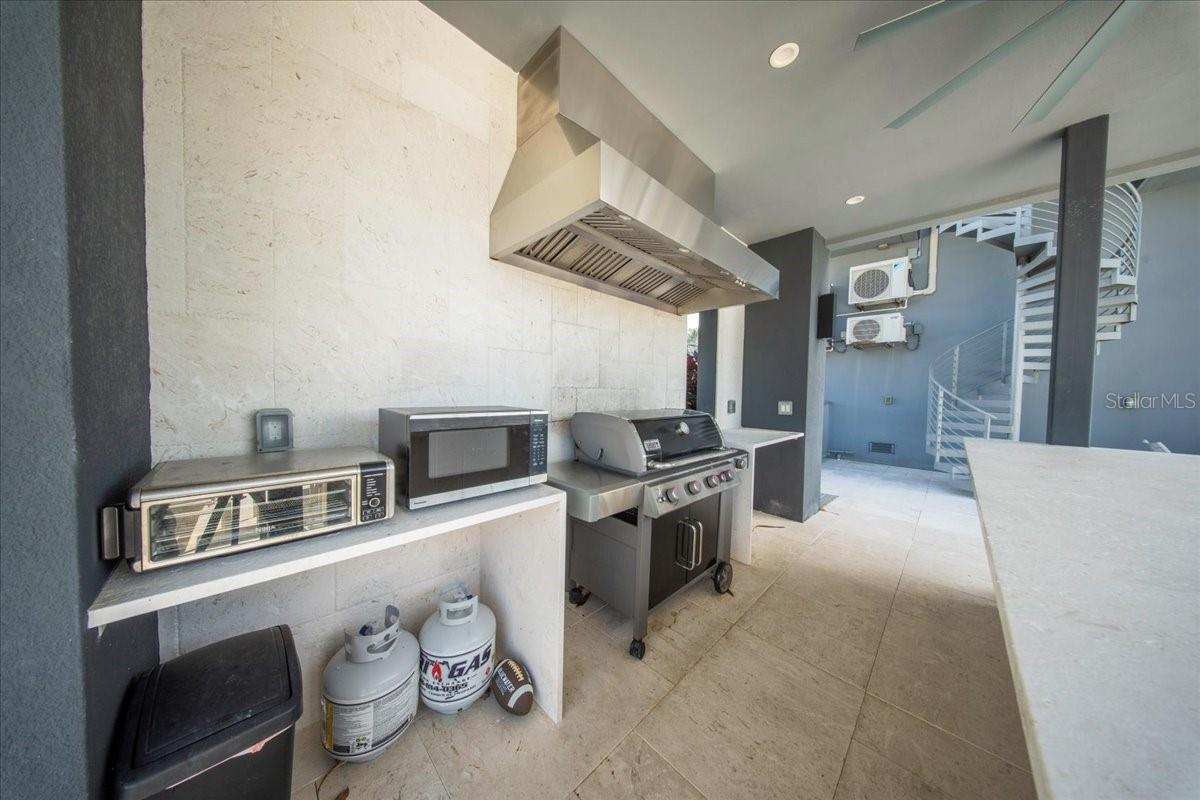 Image 11 of 85 For 118 Avenue E