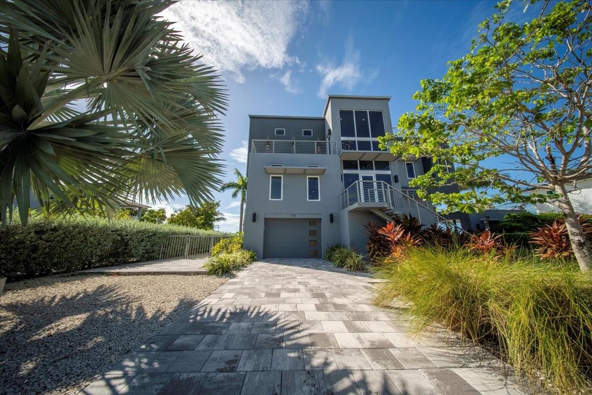 Image 2 of 85 For 118 Avenue E