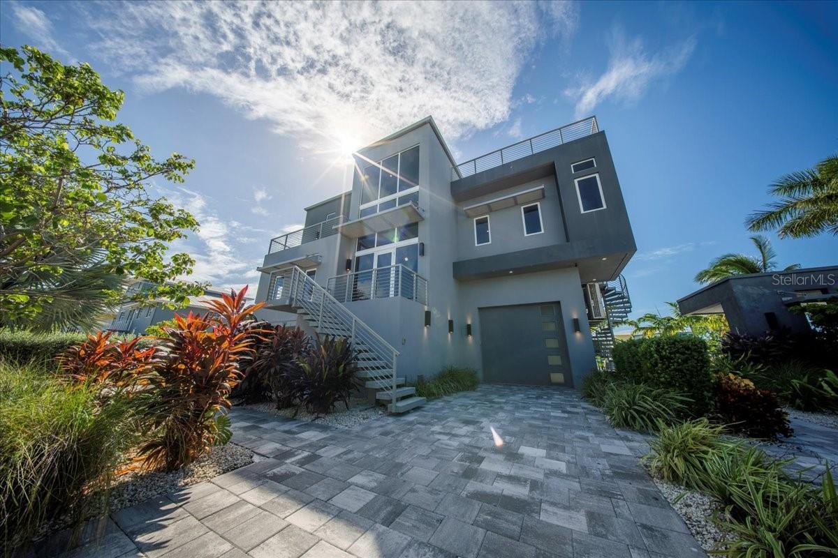 Image 3 of 85 For 118 Avenue E