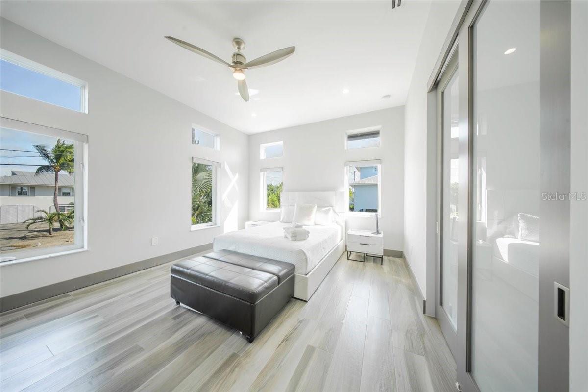 Image 38 of 85 For 118 Avenue E