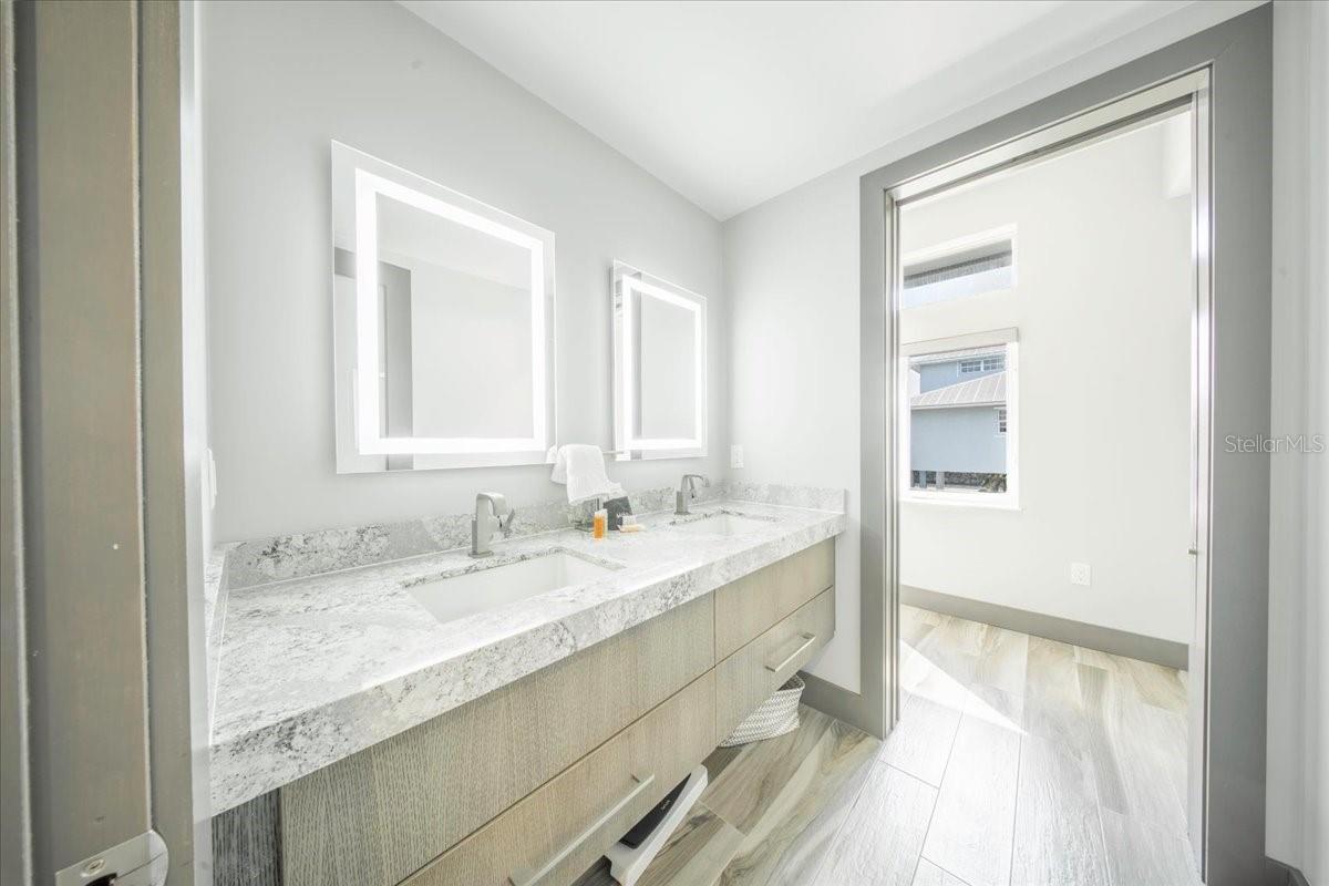 Image 42 of 85 For 118 Avenue E