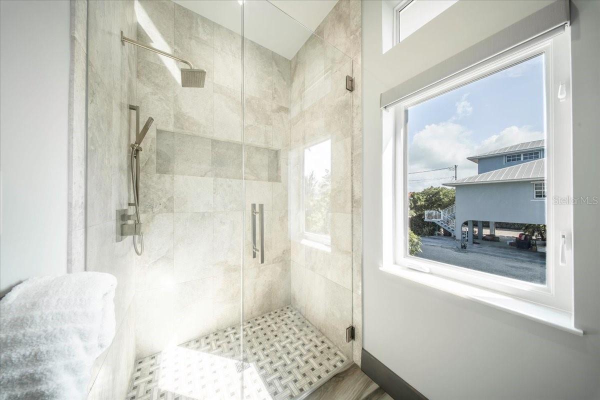 Image 44 of 85 For 118 Avenue E