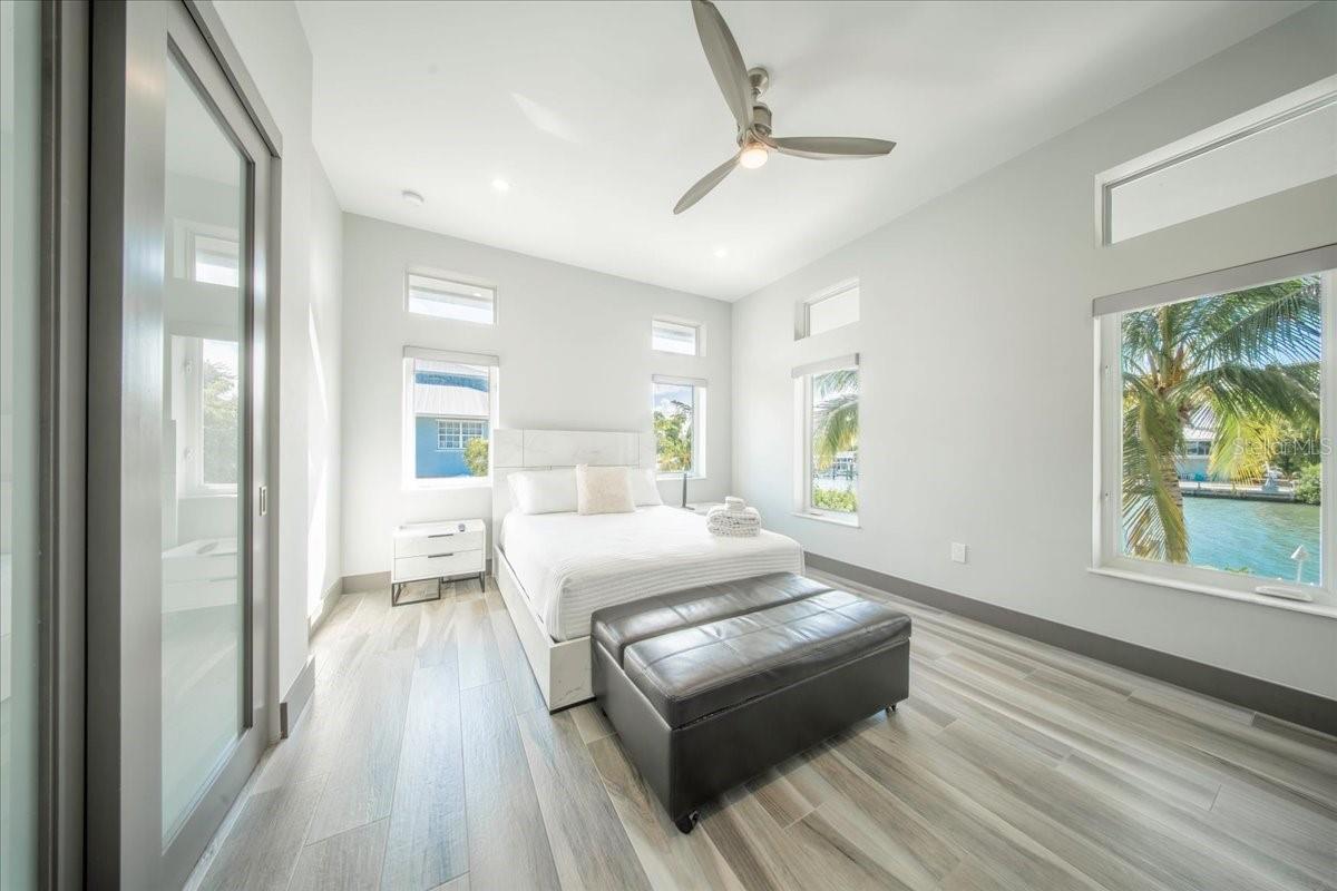 Image 46 of 85 For 118 Avenue E