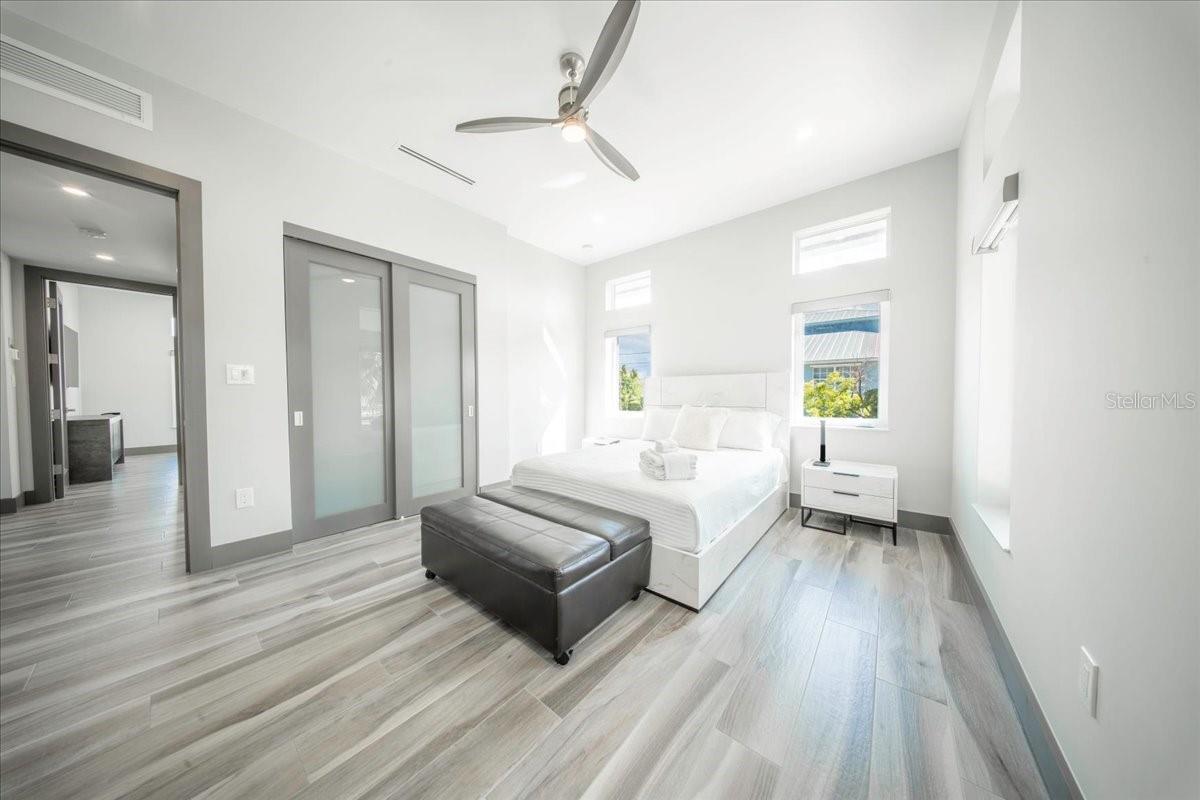 Image 47 of 85 For 118 Avenue E