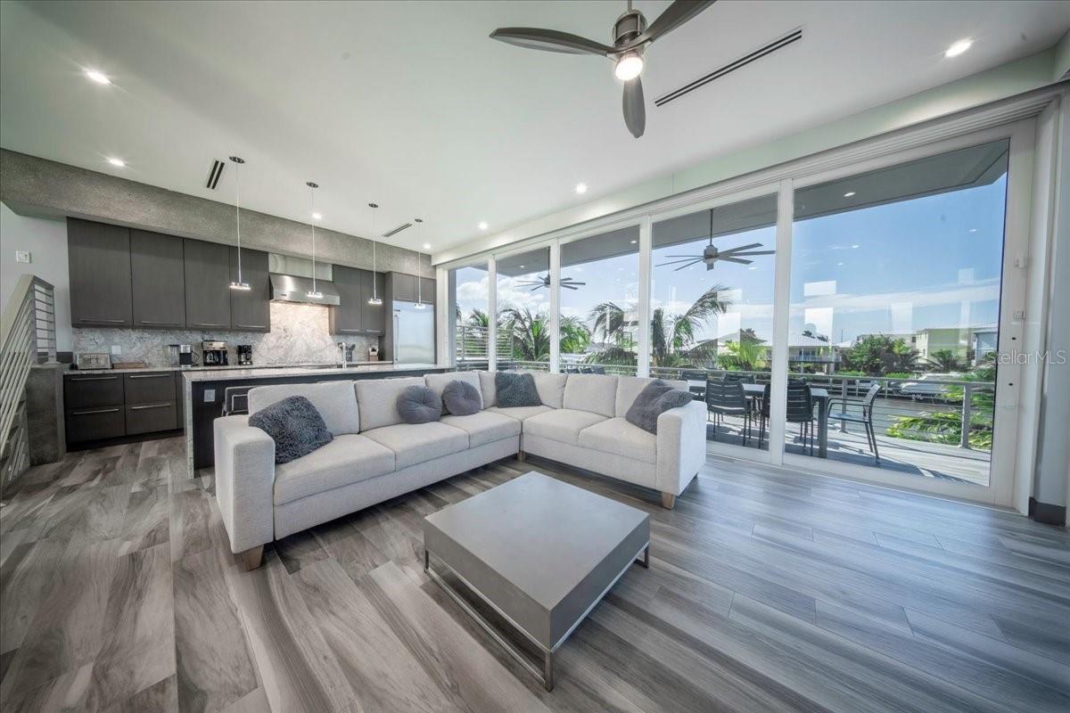 Image 55 of 85 For 118 Avenue E