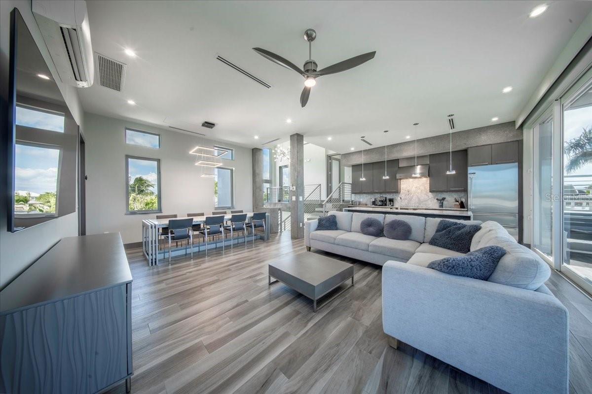 Image 58 of 85 For 118 Avenue E