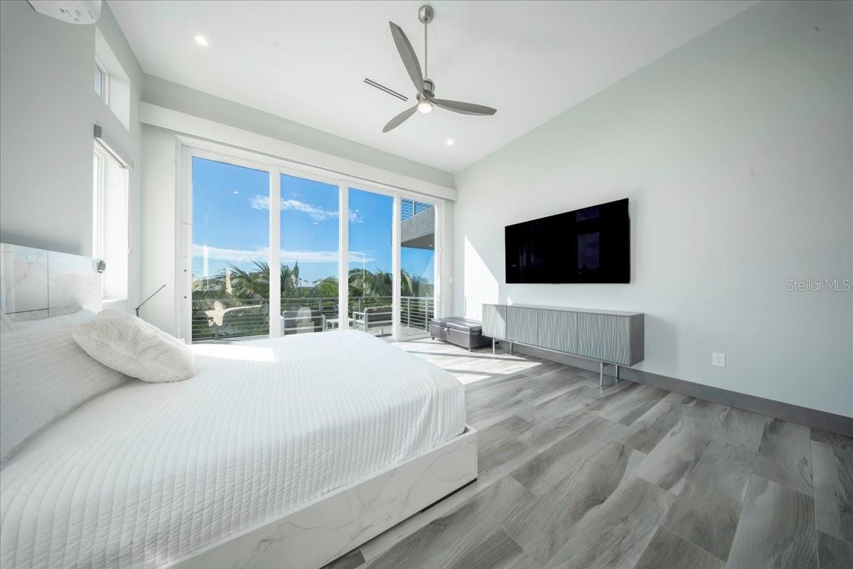 Image 67 of 85 For 118 Avenue E