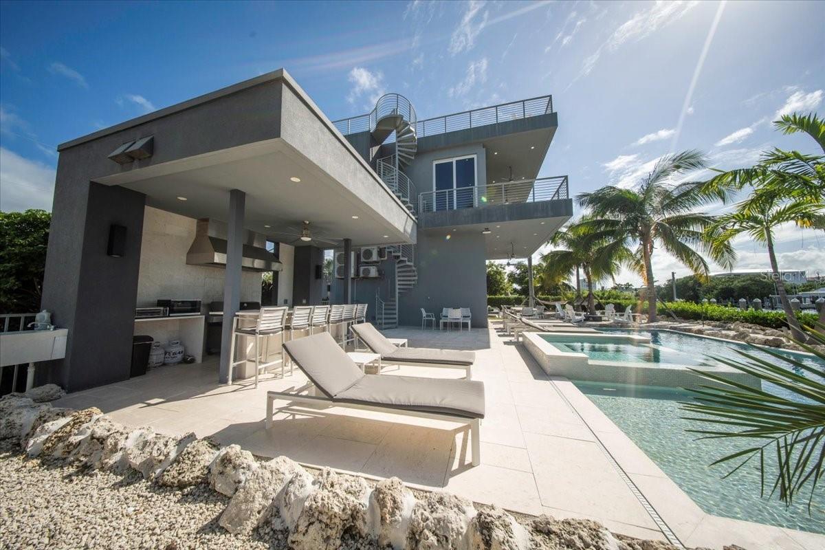 Image 9 of 85 For 118 Avenue E