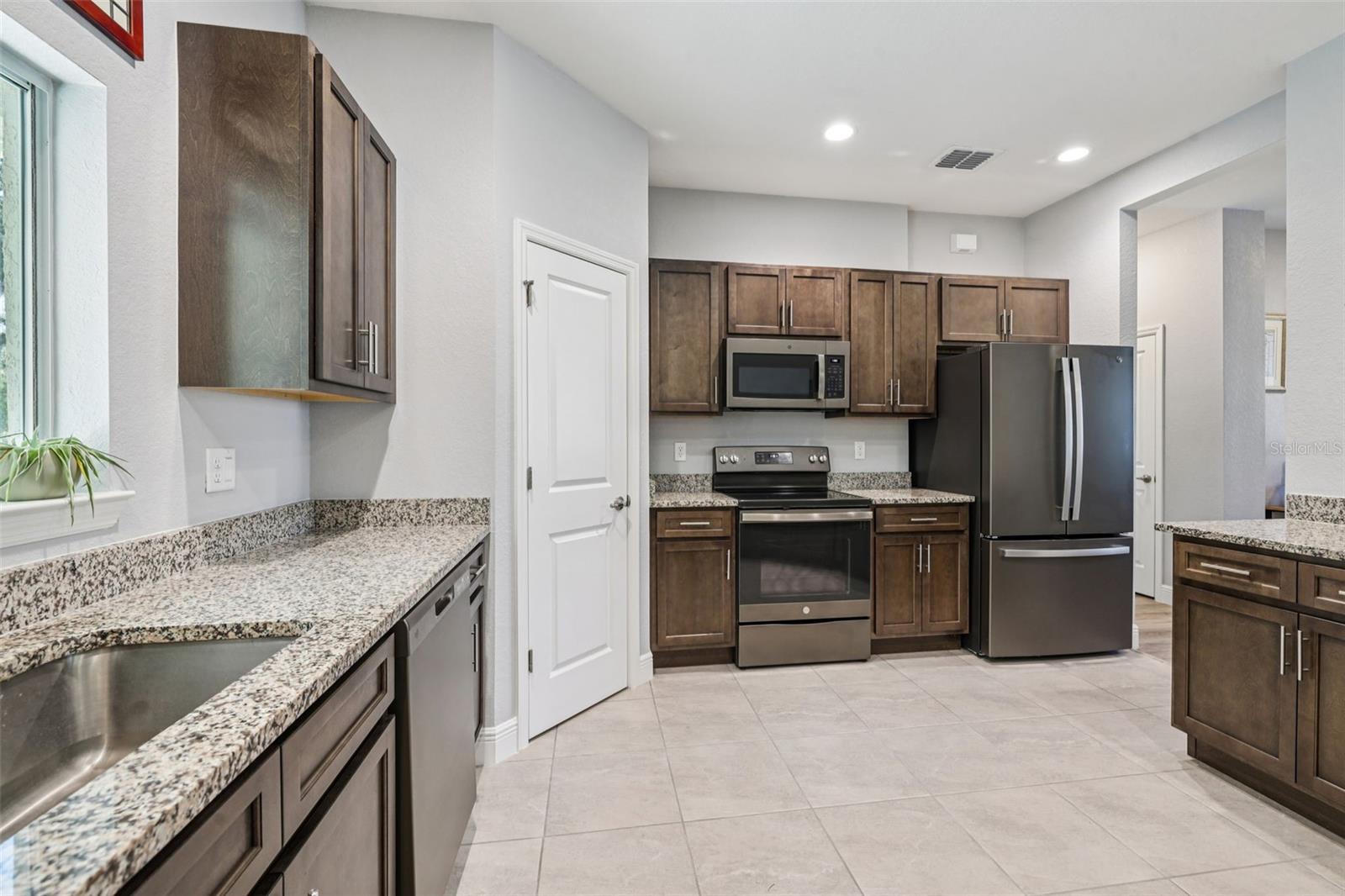 Image 19 of 66 For 11112 Rostock Road