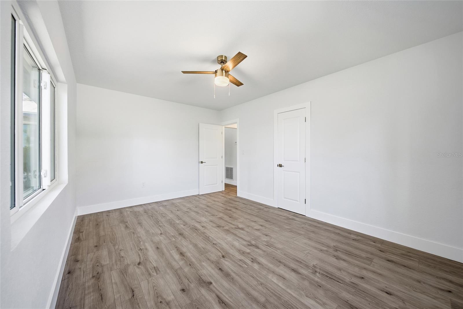 Image 16 of 34 For 204 22nd Street W