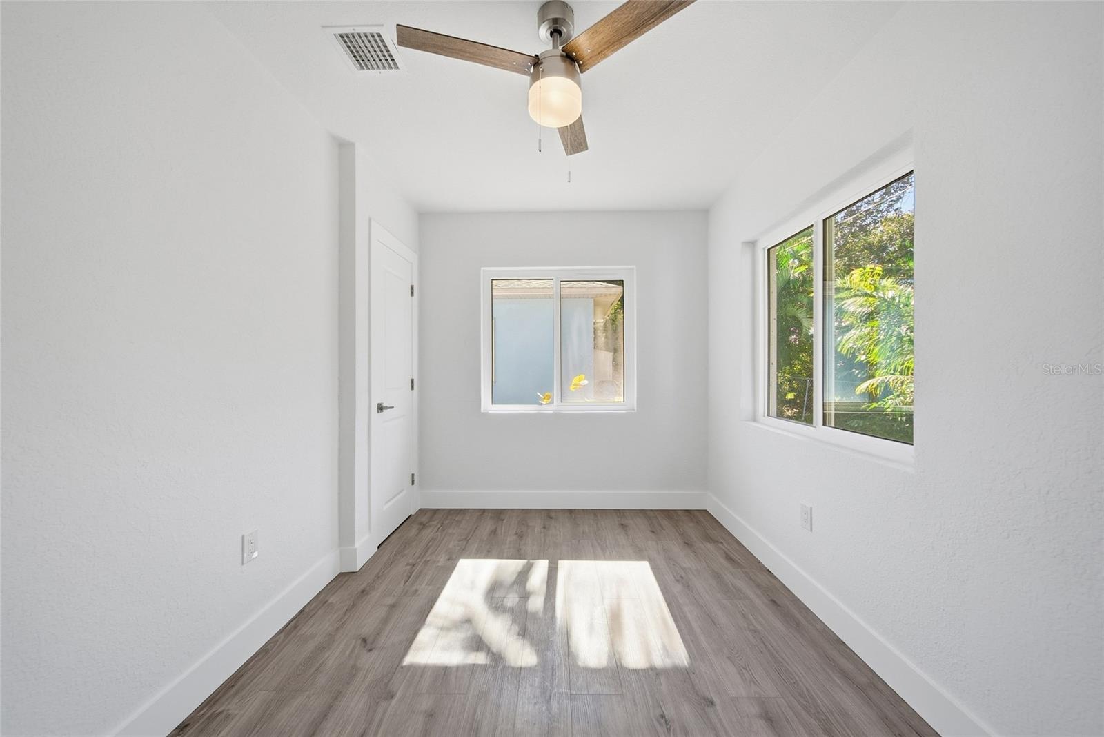 Image 17 of 34 For 204 22nd Street W