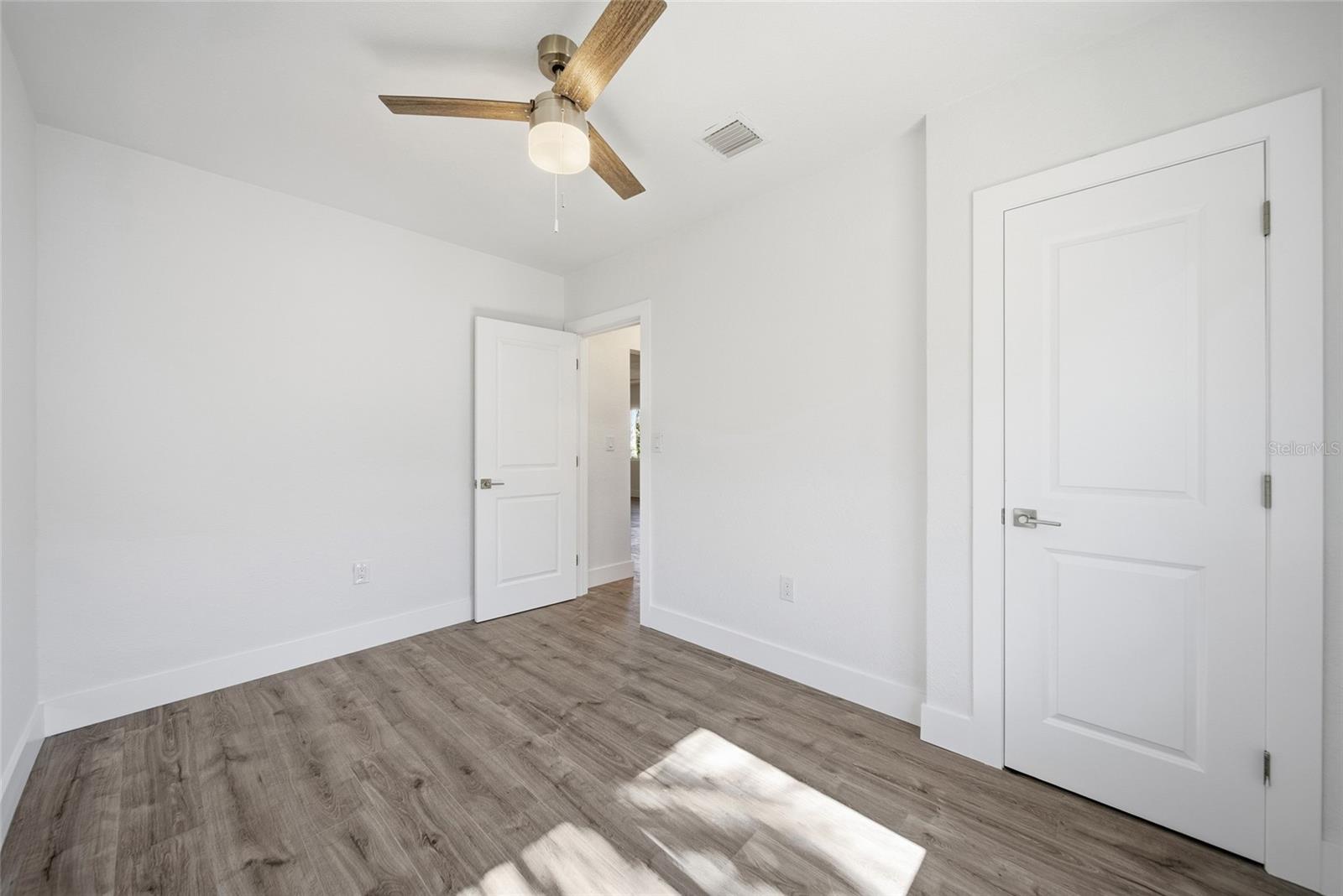 Image 18 of 34 For 204 22nd Street W