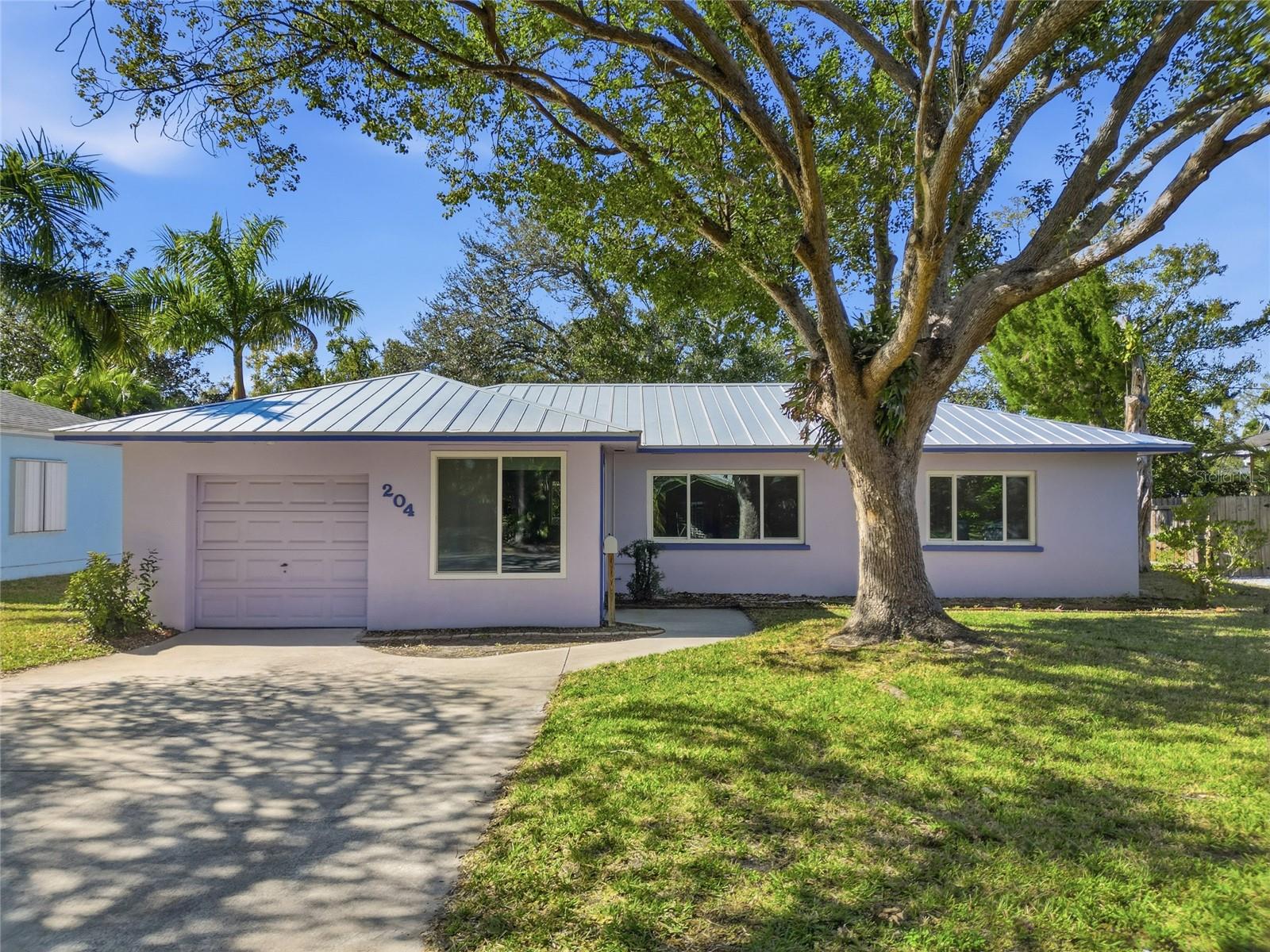 Image 2 of 34 For 204 22nd Street W
