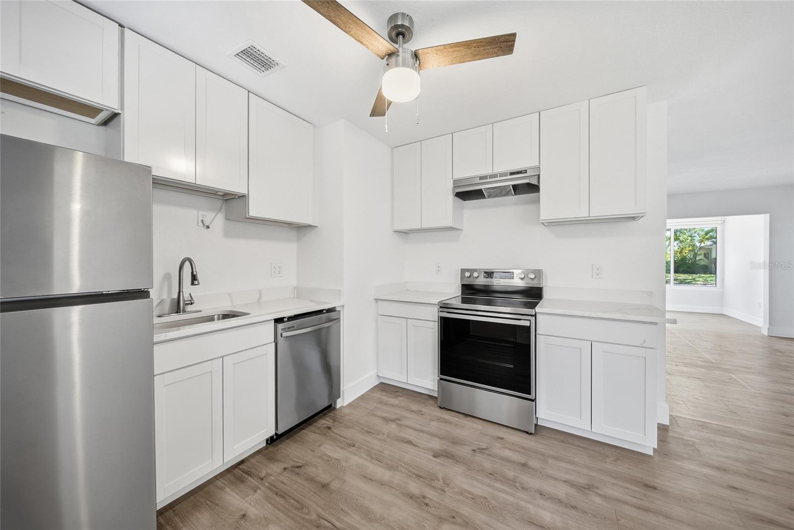 Image 3 of 34 For 204 22nd Street W