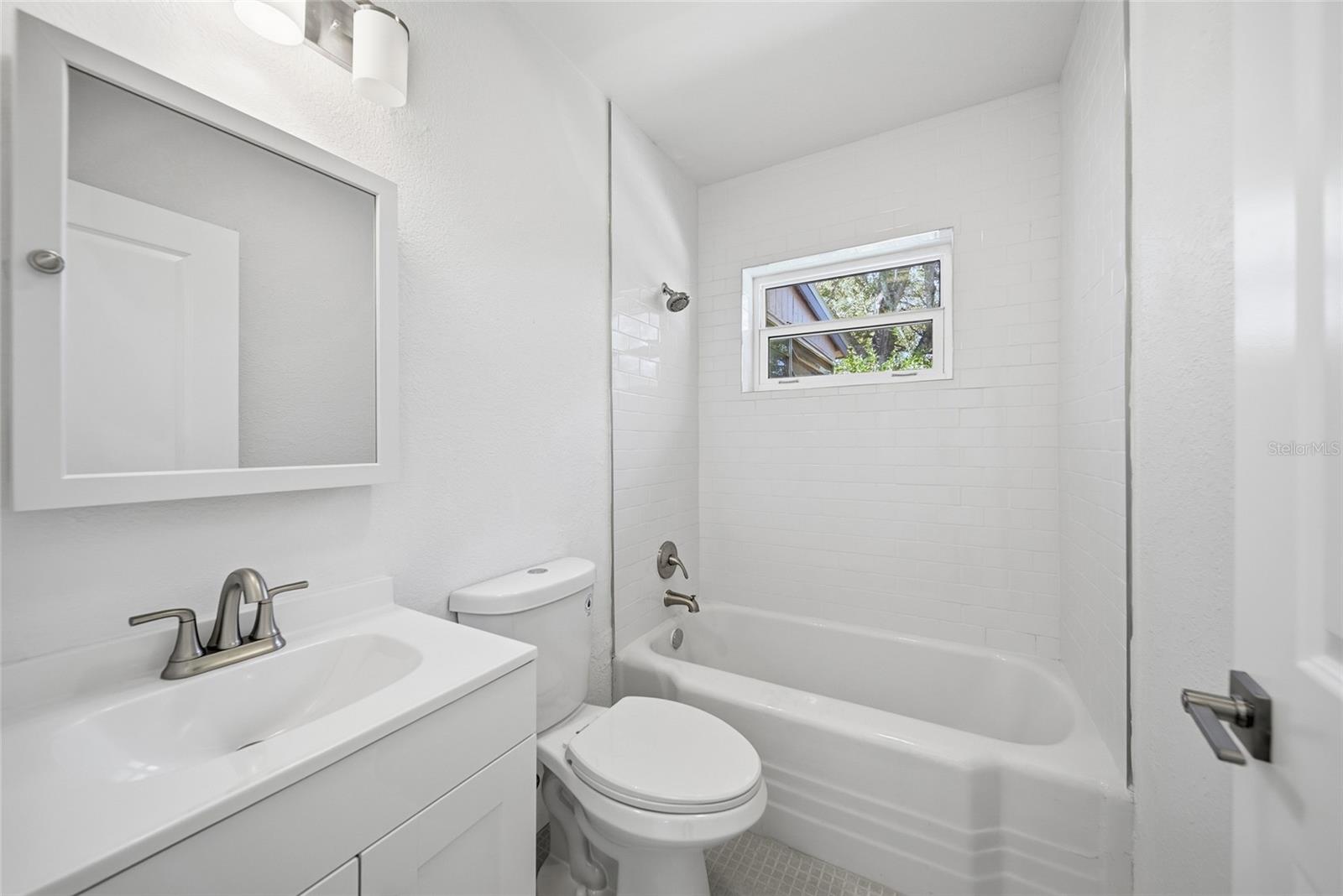 Image 5 of 34 For 204 22nd Street W