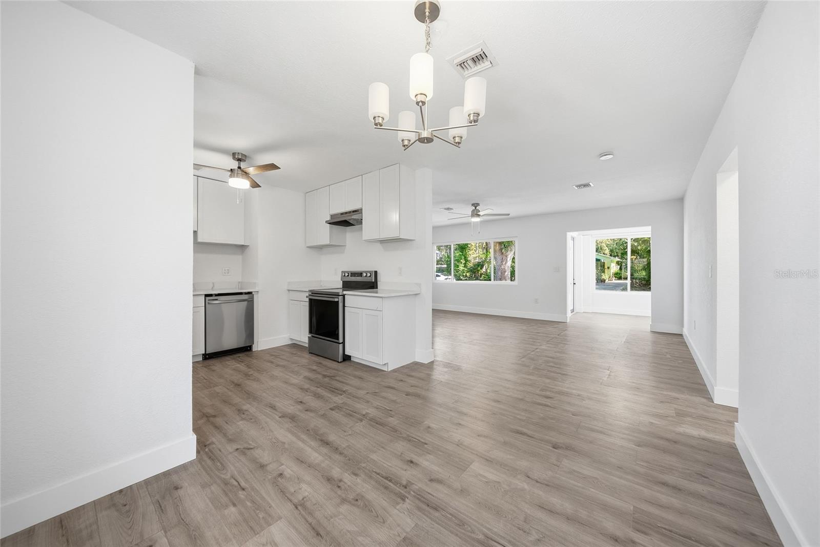 Image 7 of 34 For 204 22nd Street W