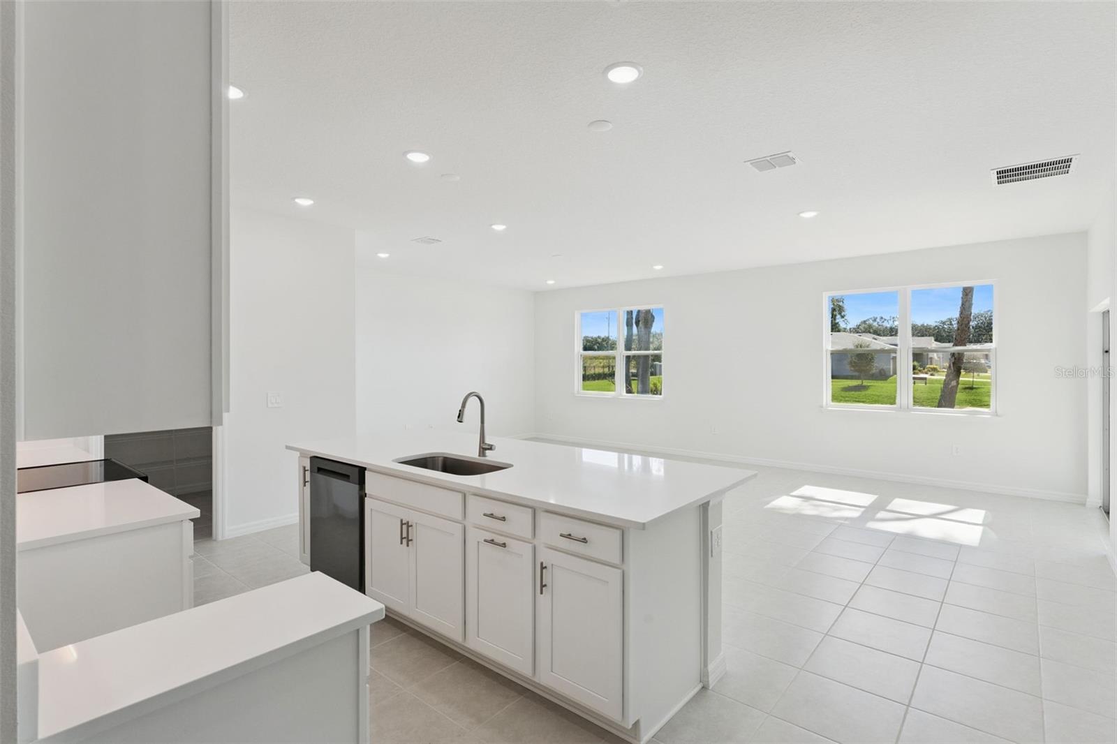 Image 8 of 24 For 770 Emerald Grove Drive