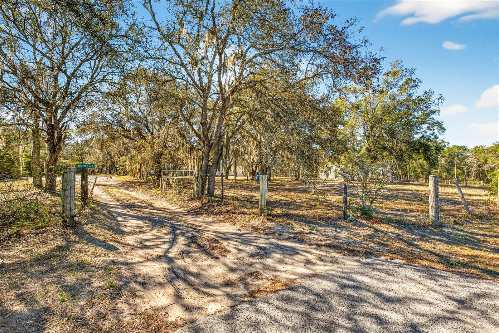 Image 2 of 15 For 16624 Helen K Drive