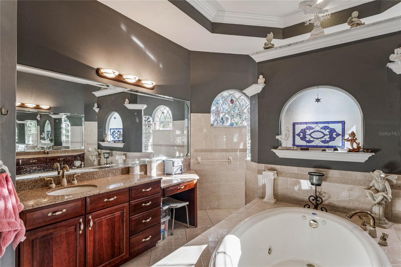 Image 35 of 77 For 275 Planter Road