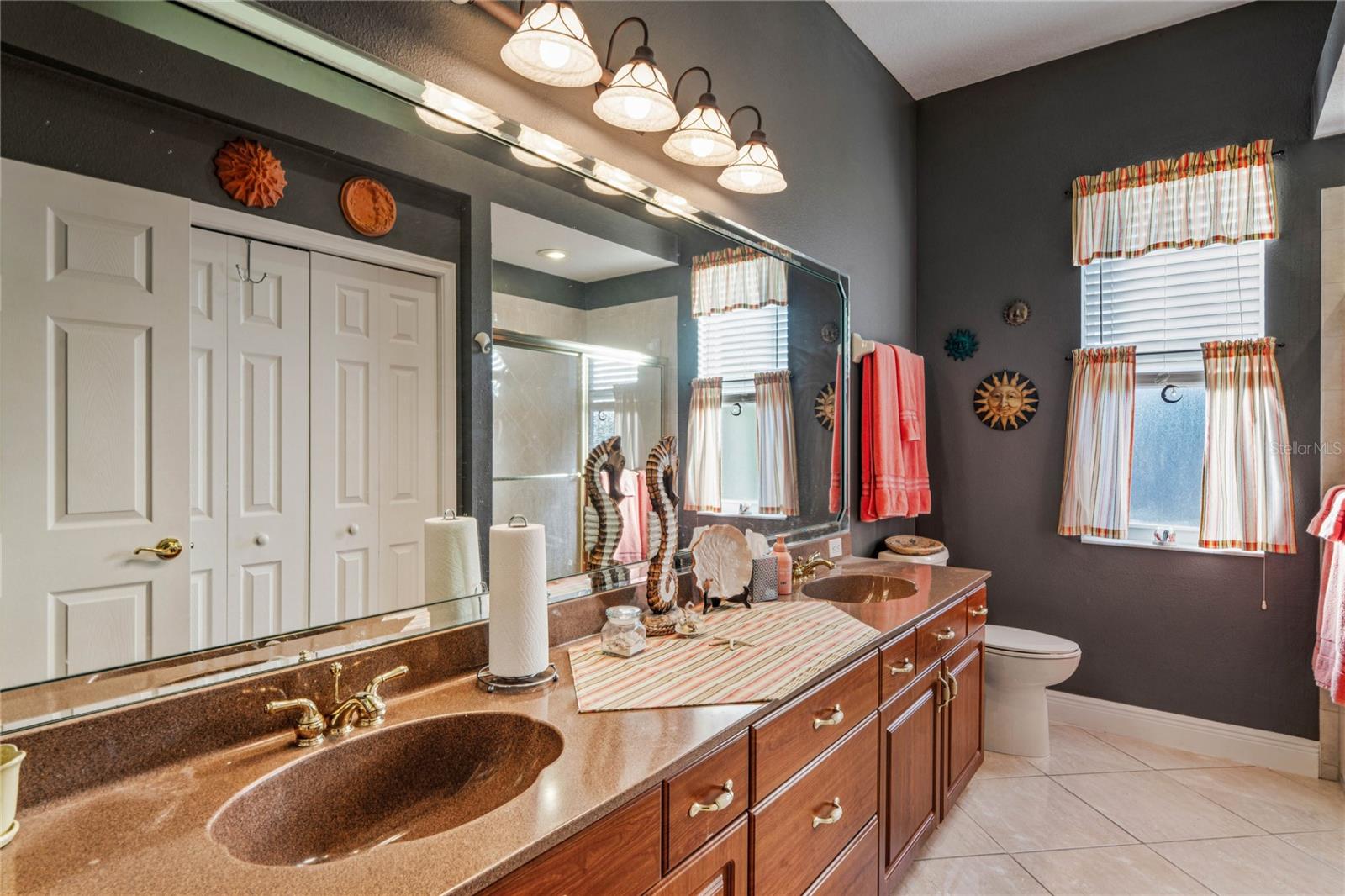 Image 42 of 77 For 275 Planter Road