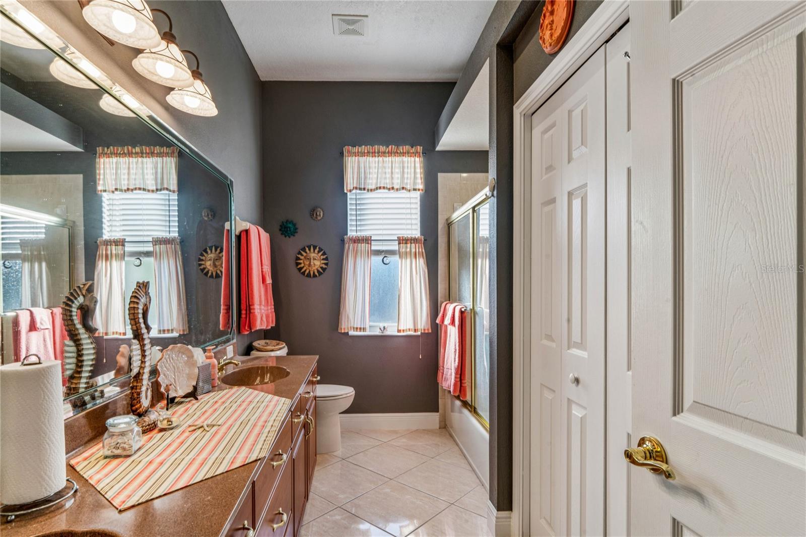 Image 43 of 77 For 275 Planter Road