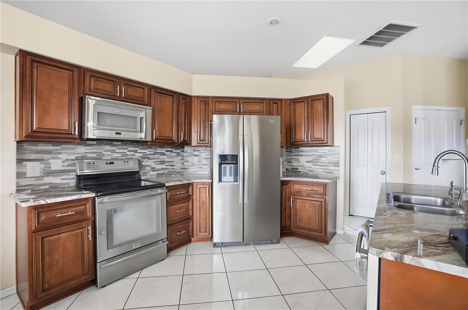 Image 5 of 21 For 3352 St Ives Boulevard