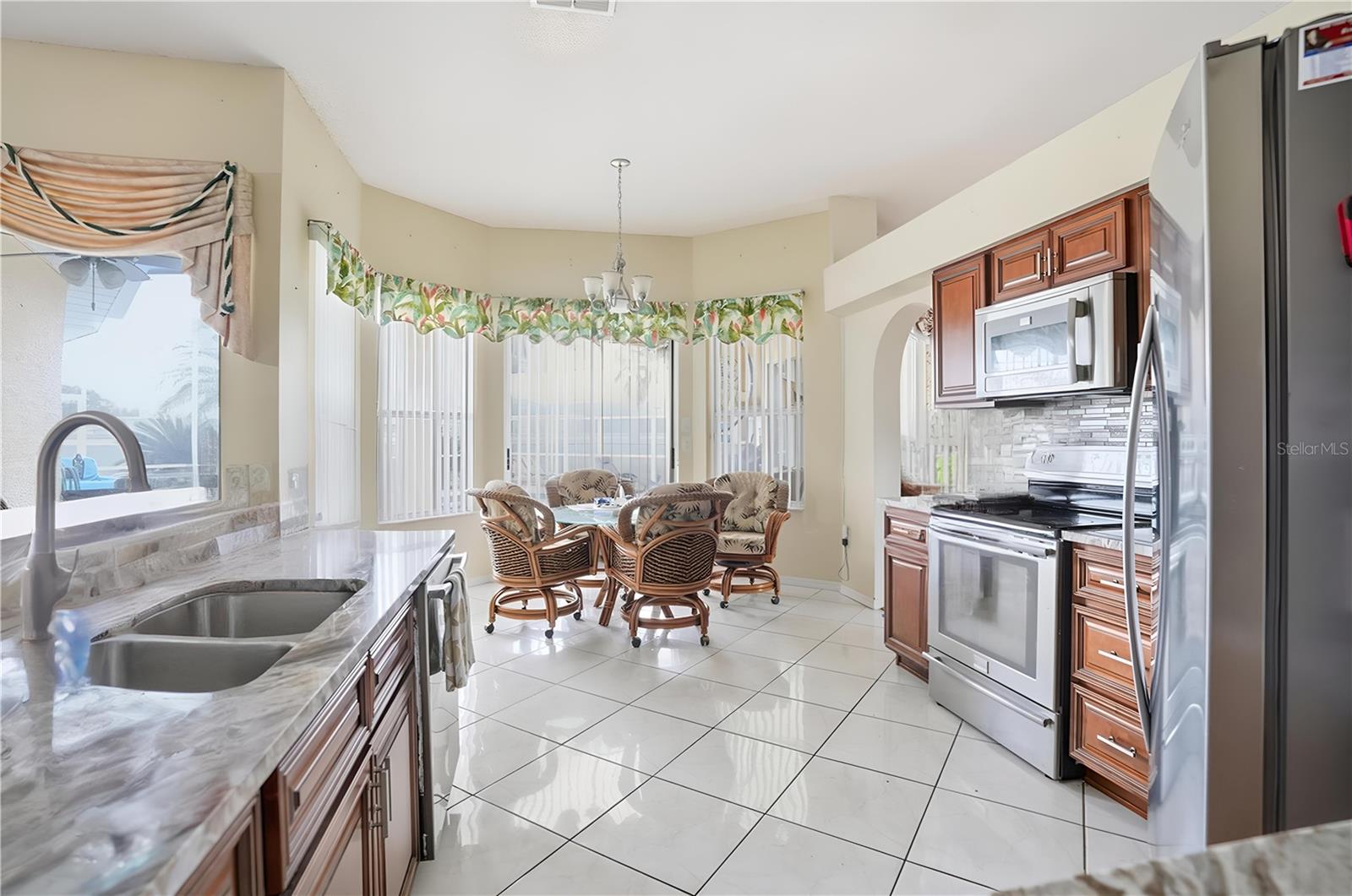 Image 7 of 21 For 3352 St Ives Boulevard