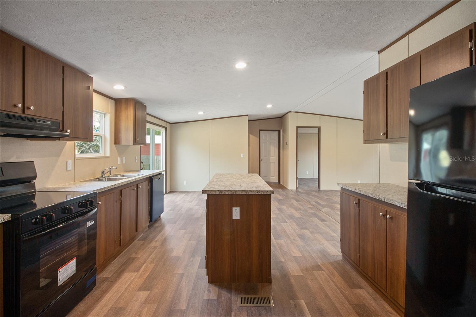 Image 21 of 33 For 12396 Hicks Road