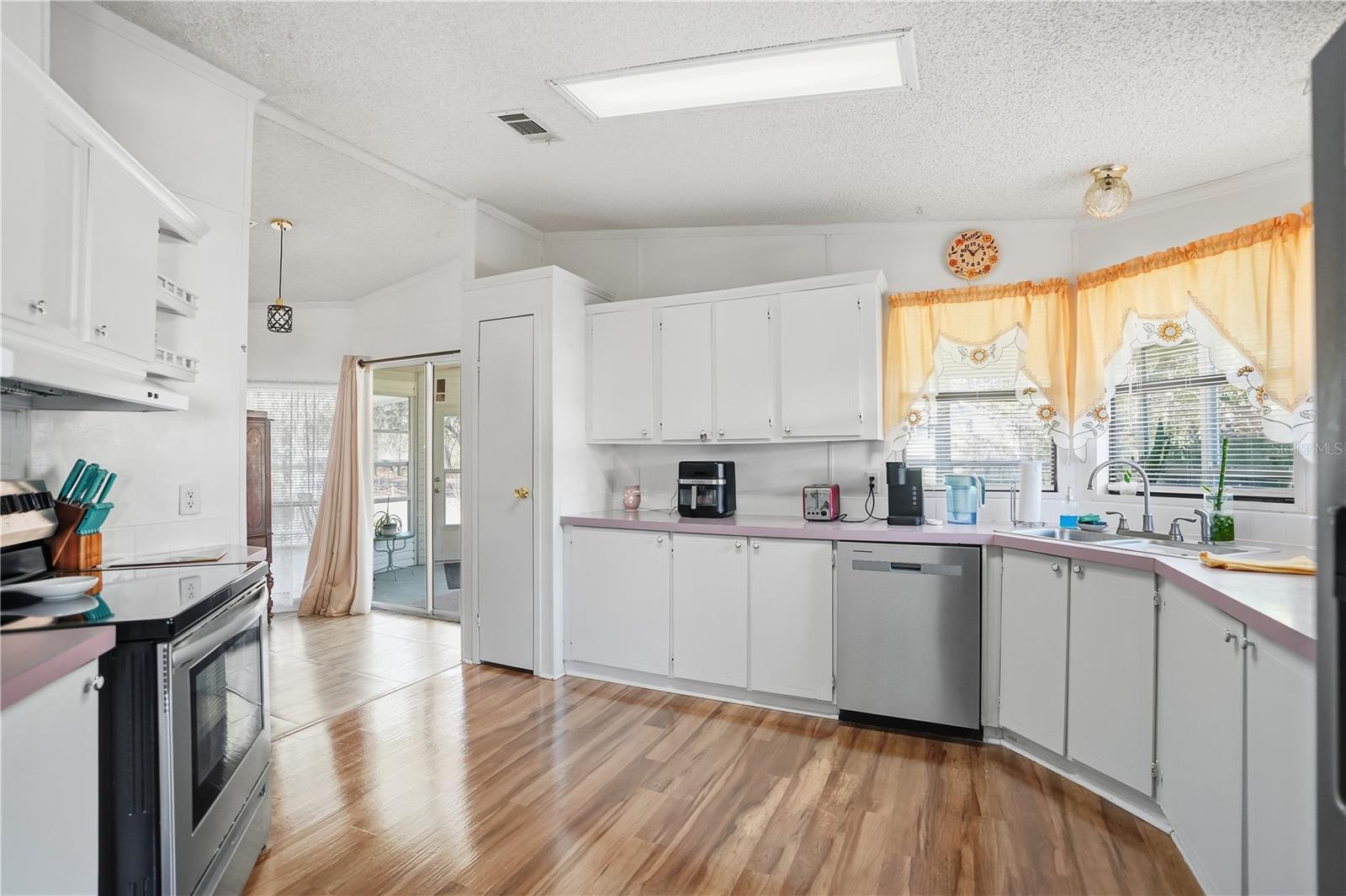 Image 9 of 28 For 2757 Kingswood Circle