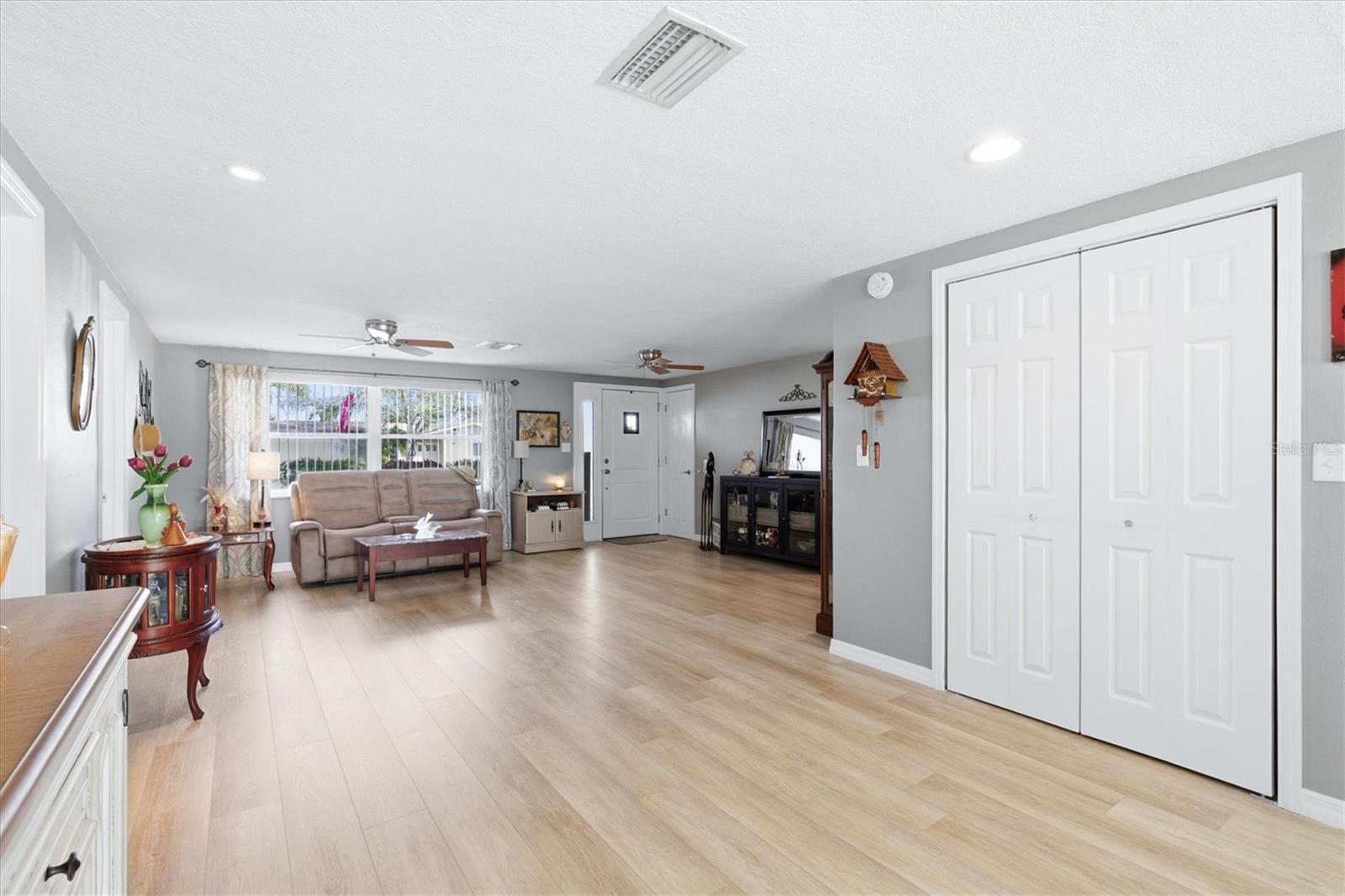 Listing photo id 11 for 13711 Evelane Drive