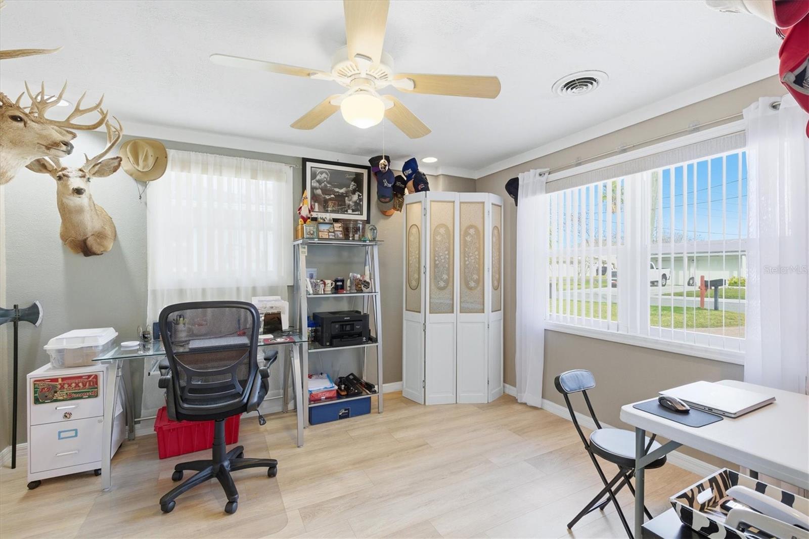 Listing photo id 13 for 13711 Evelane Drive