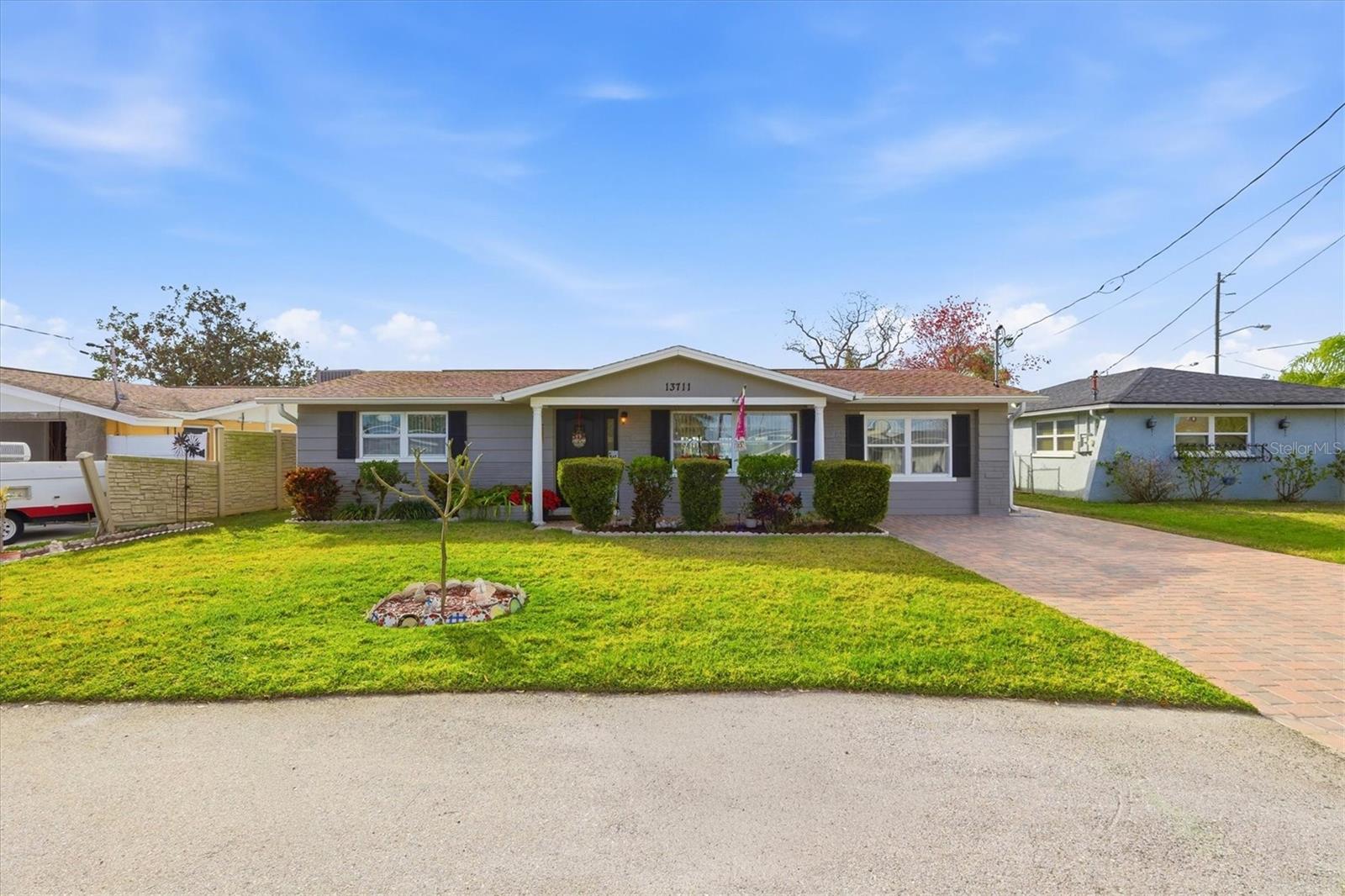 Listing photo id 0 for 13711 Evelane Drive