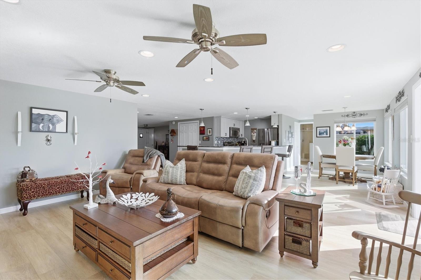 Listing photo id 19 for 13711 Evelane Drive