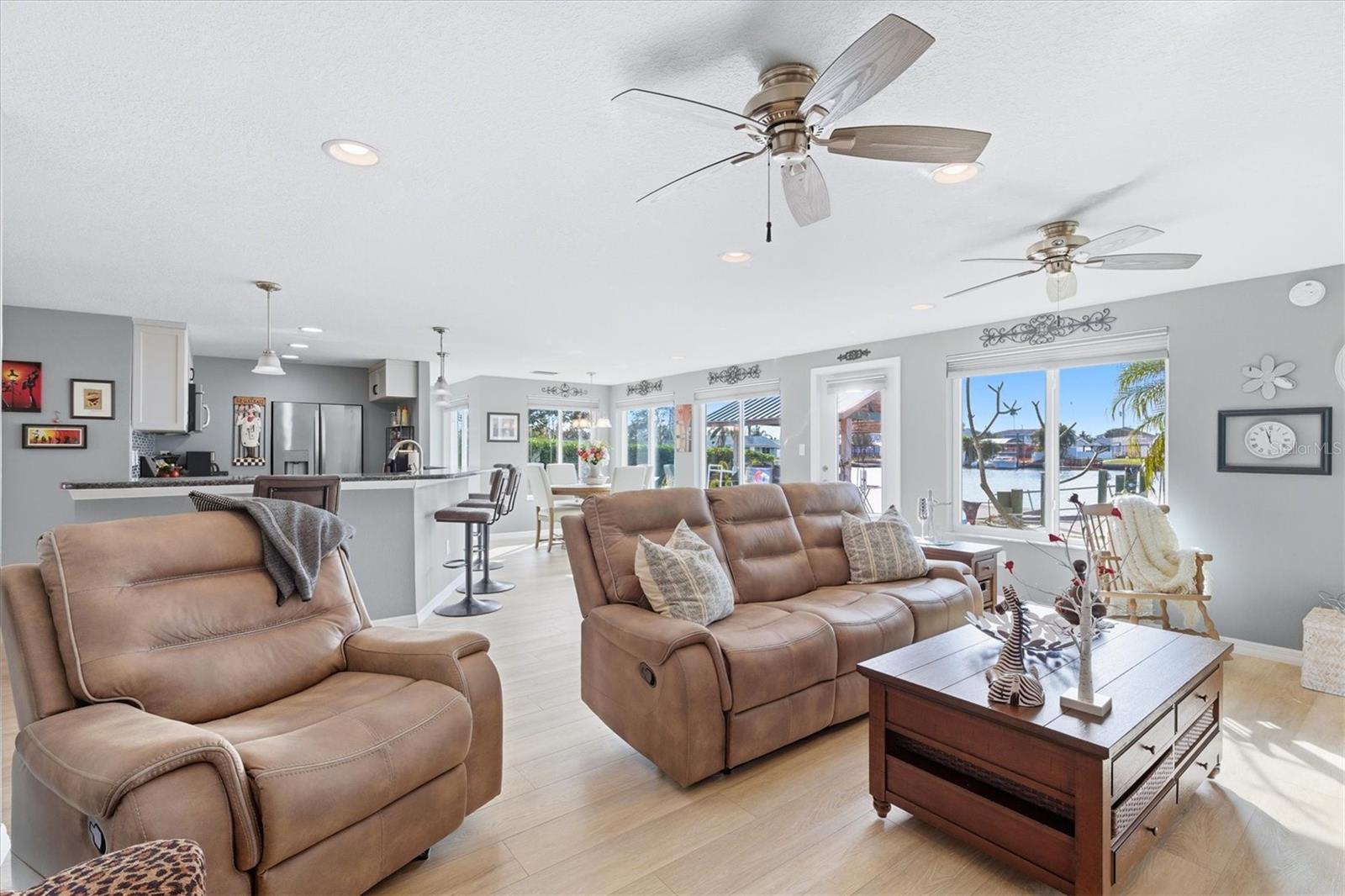 Listing photo id 20 for 13711 Evelane Drive