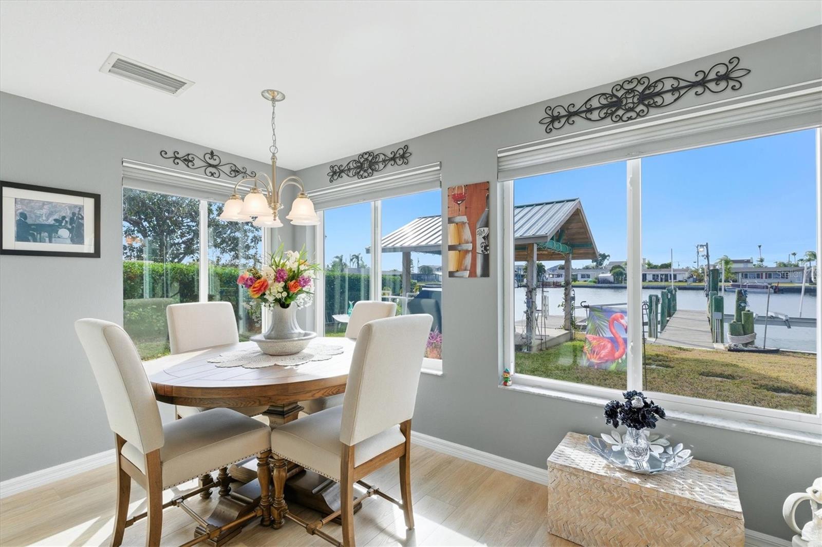 Listing photo id 22 for 13711 Evelane Drive