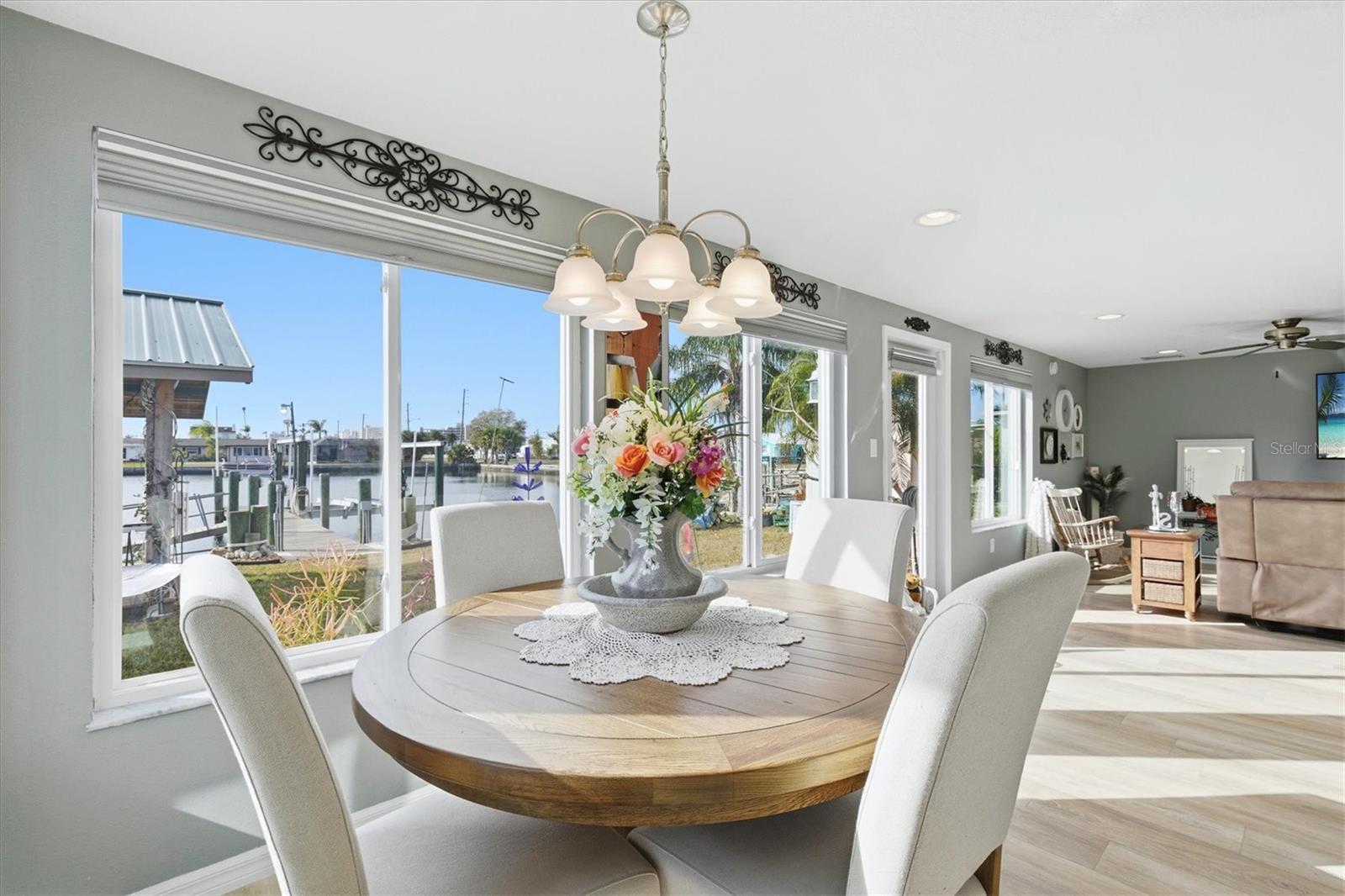 Listing photo id 23 for 13711 Evelane Drive