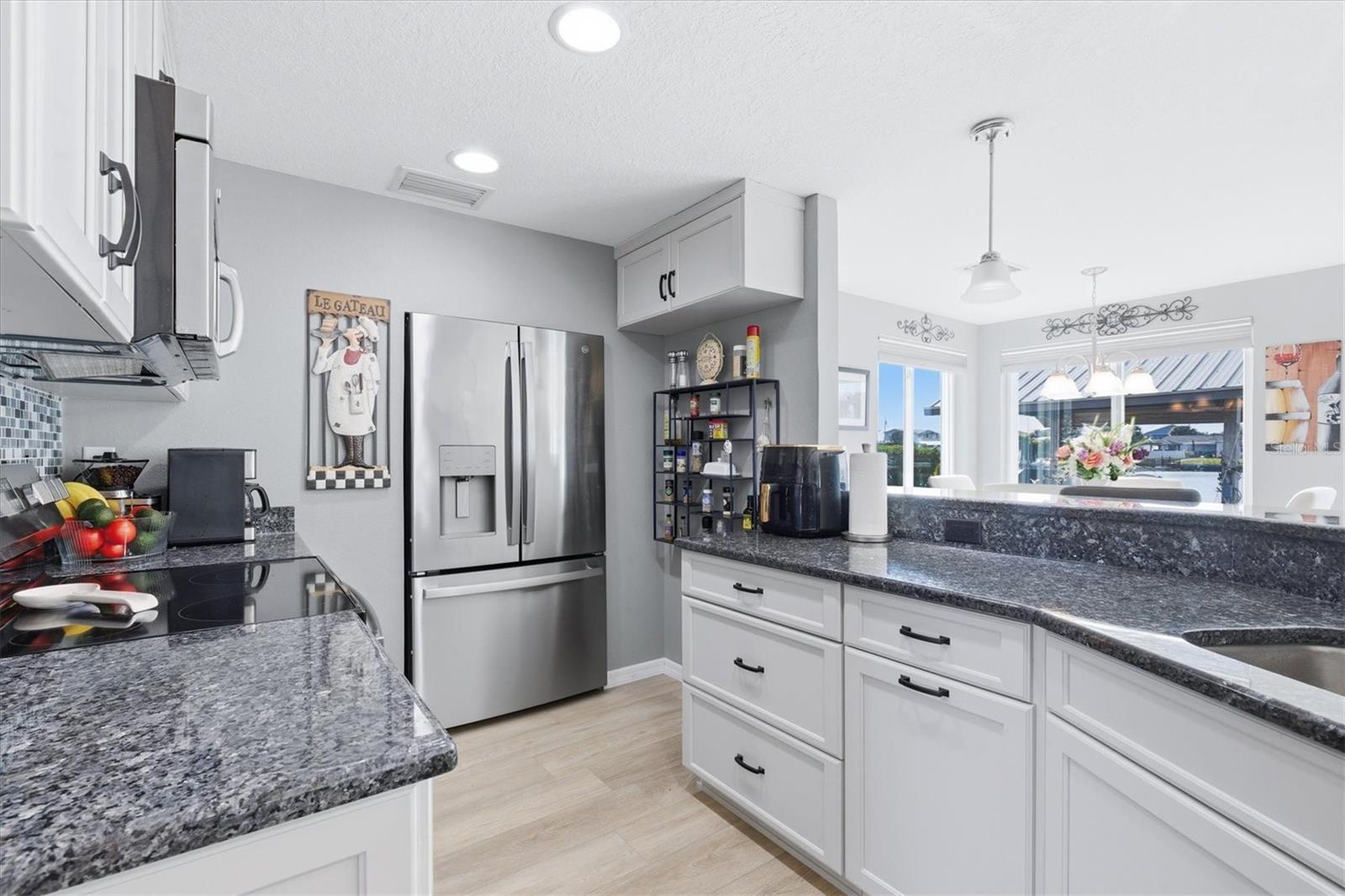 Listing photo id 24 for 13711 Evelane Drive