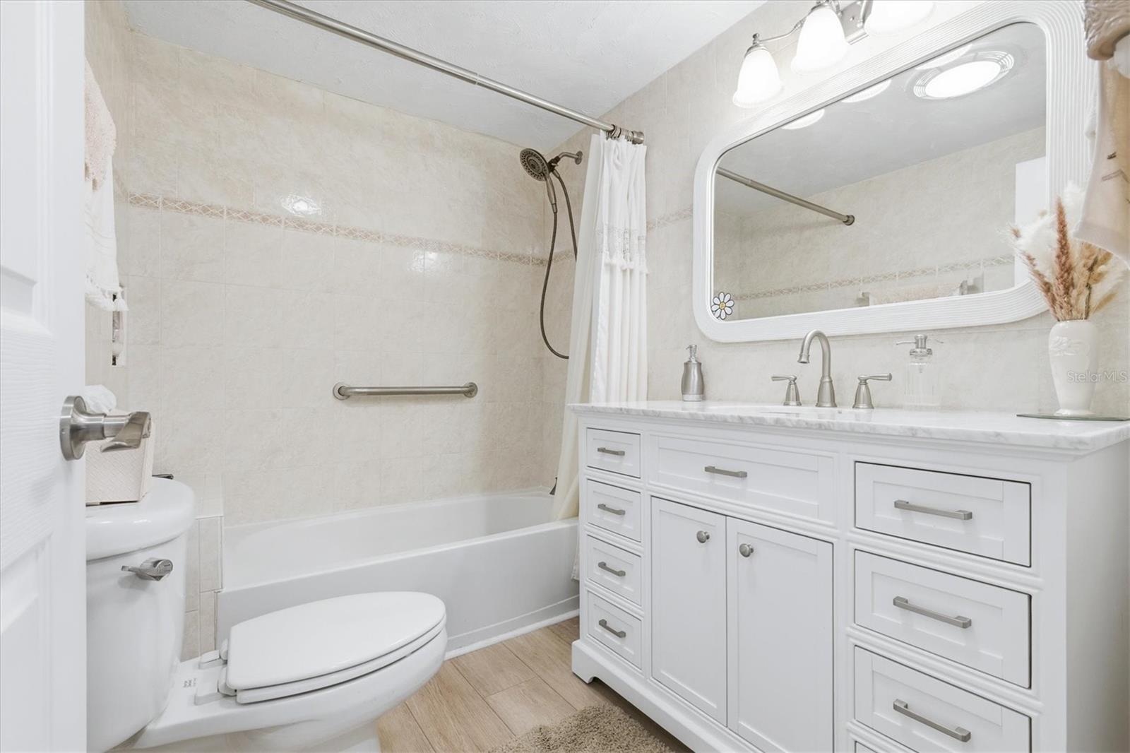 Listing photo id 32 for 13711 Evelane Drive