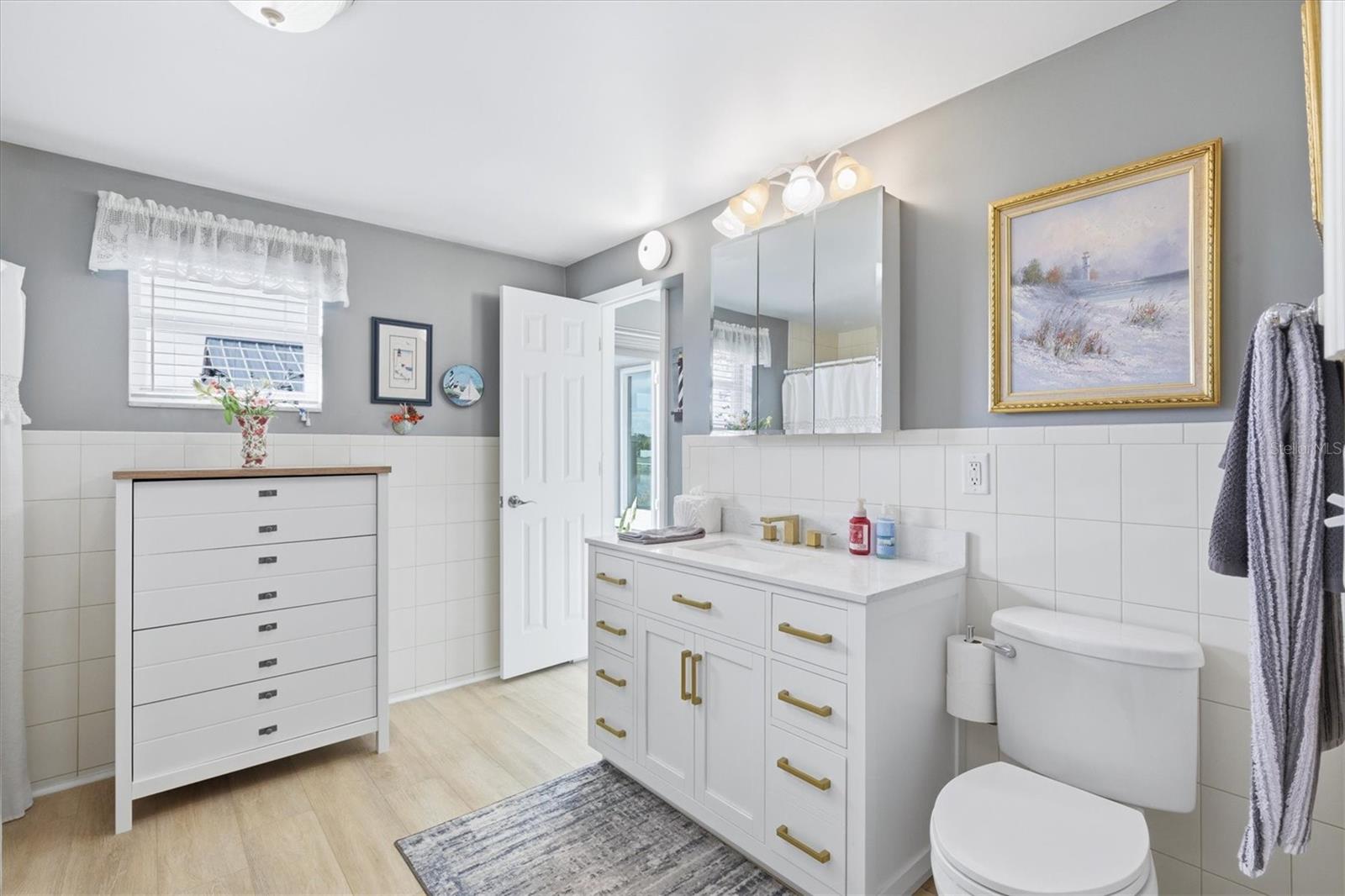 Listing photo id 33 for 13711 Evelane Drive