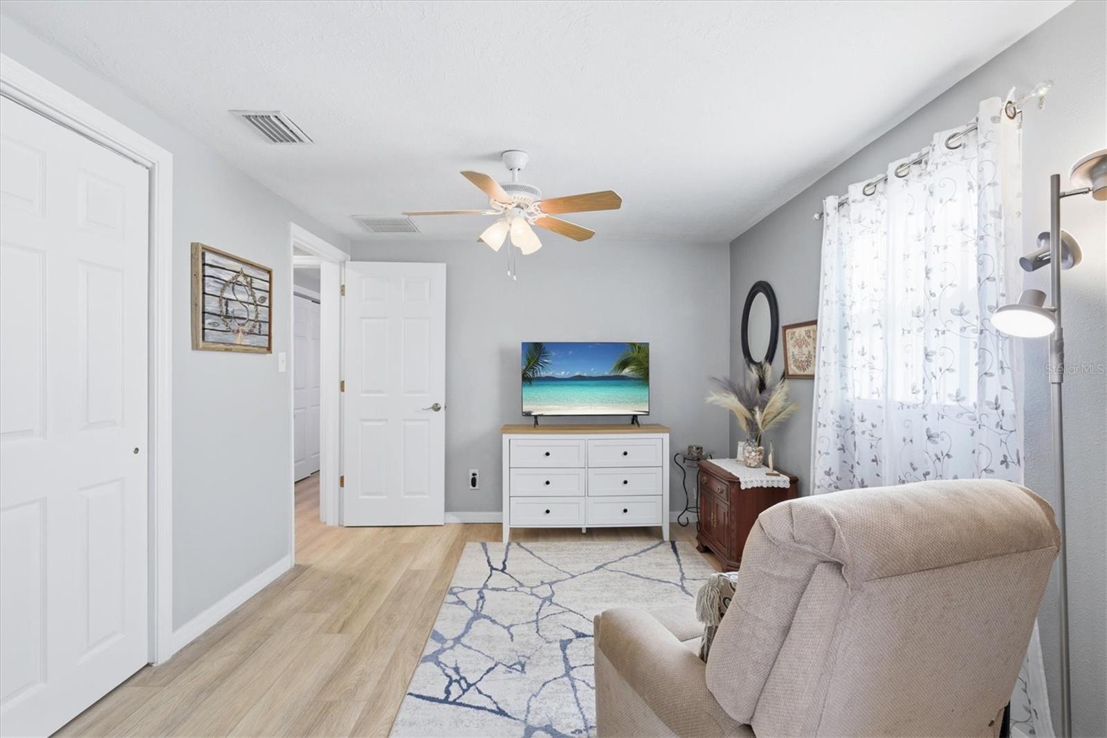 Listing photo id 34 for 13711 Evelane Drive