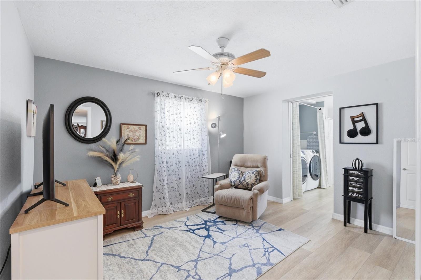 Listing photo id 35 for 13711 Evelane Drive