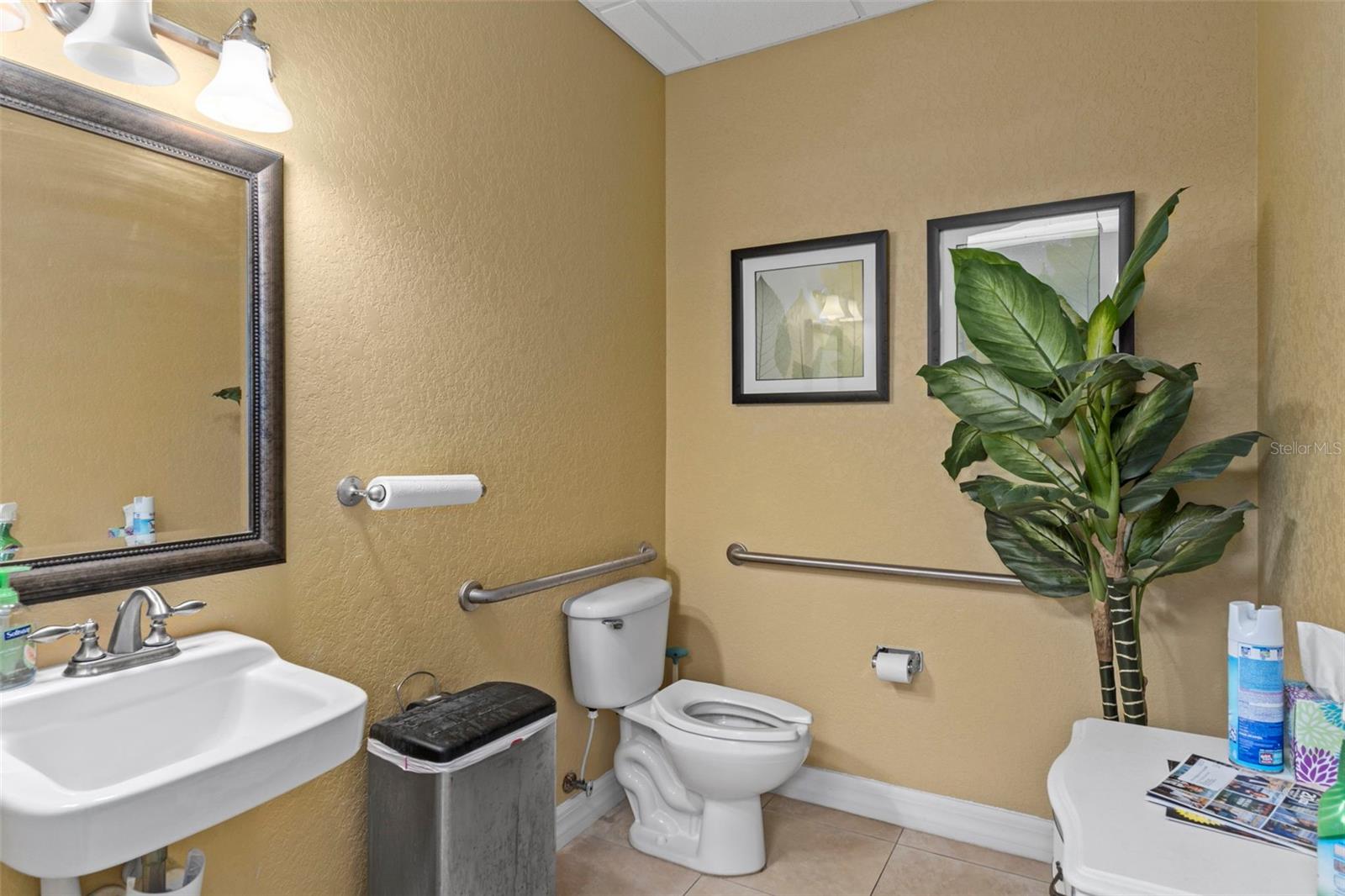 Image 24 of 41 For 8352 Forest Oaks Boulevard