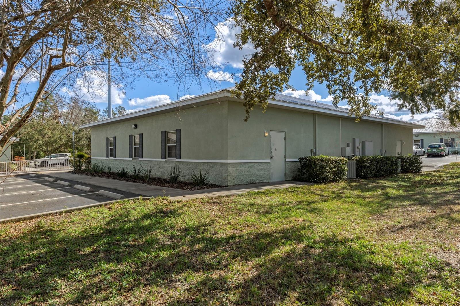 Image 34 of 41 For 8352 Forest Oaks Boulevard