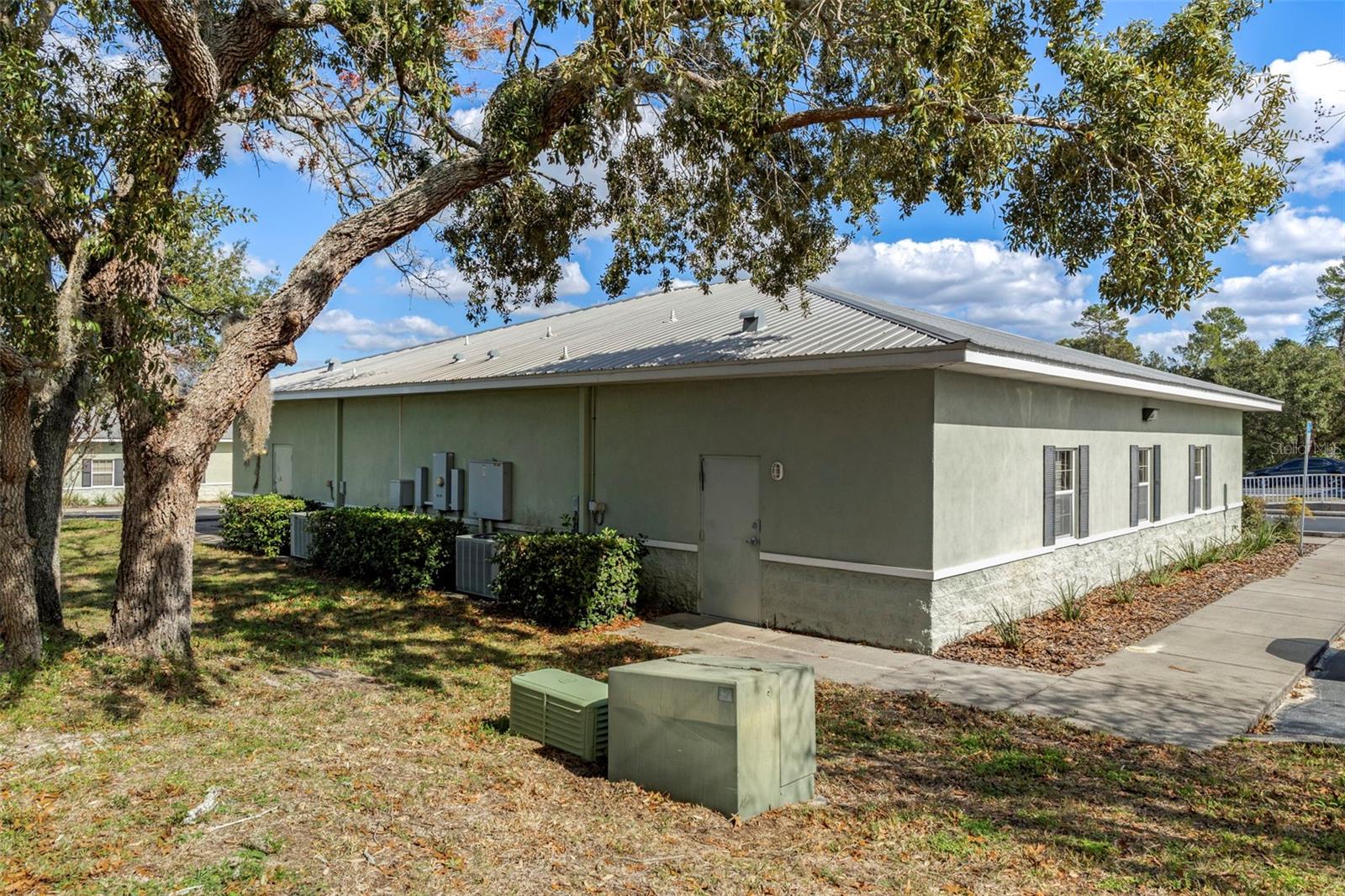 Image 35 of 41 For 8352 Forest Oaks Boulevard