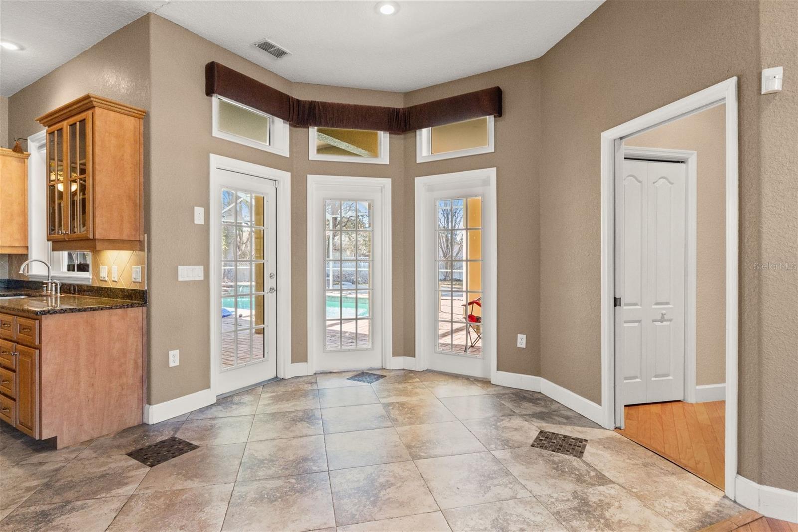 Image 18 of 56 For 421 Nessler Way